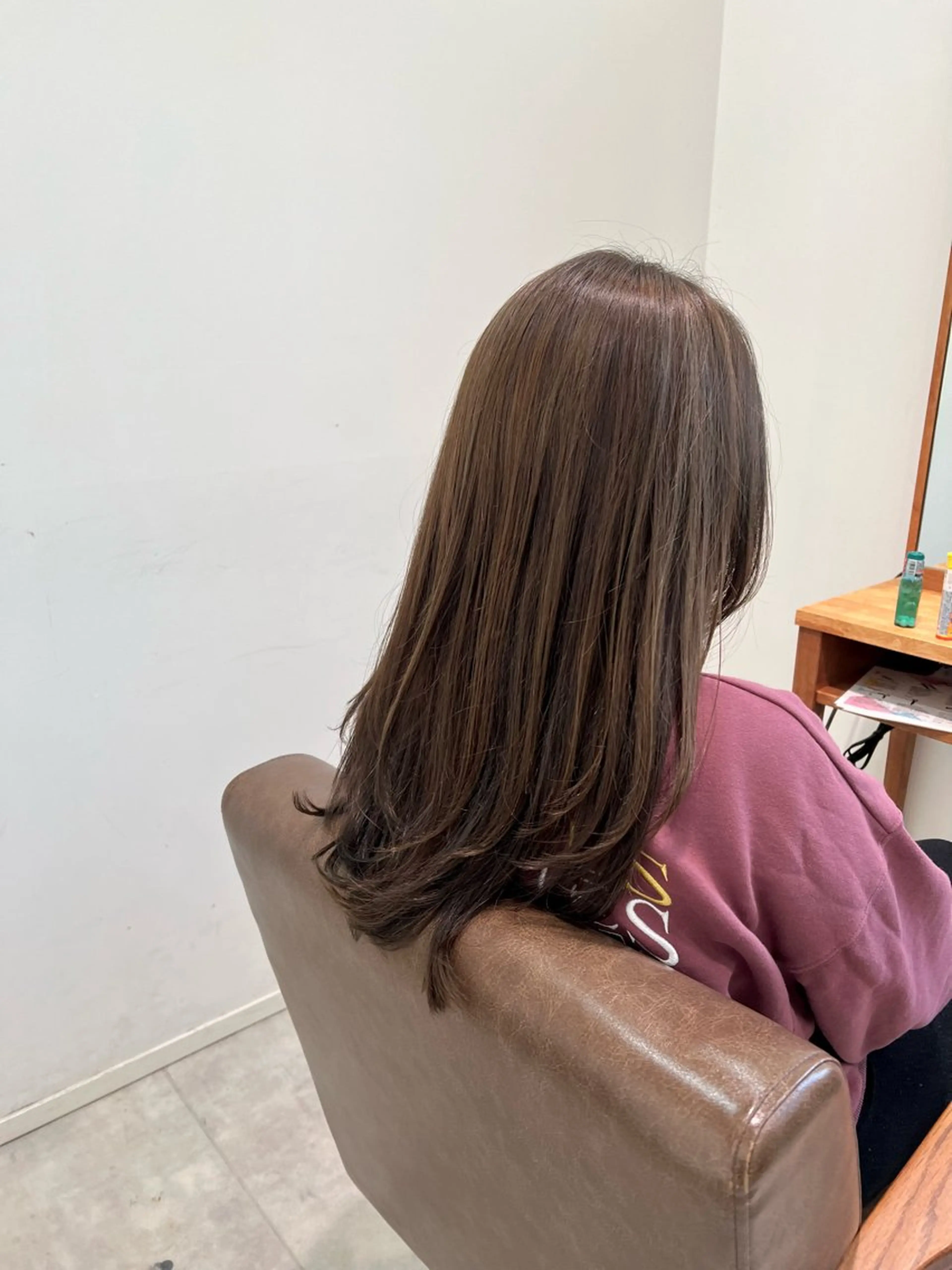 ロング カラー オリーブカラー ヘアカラー トリートメント 黒阪 なみのヘアスタイル