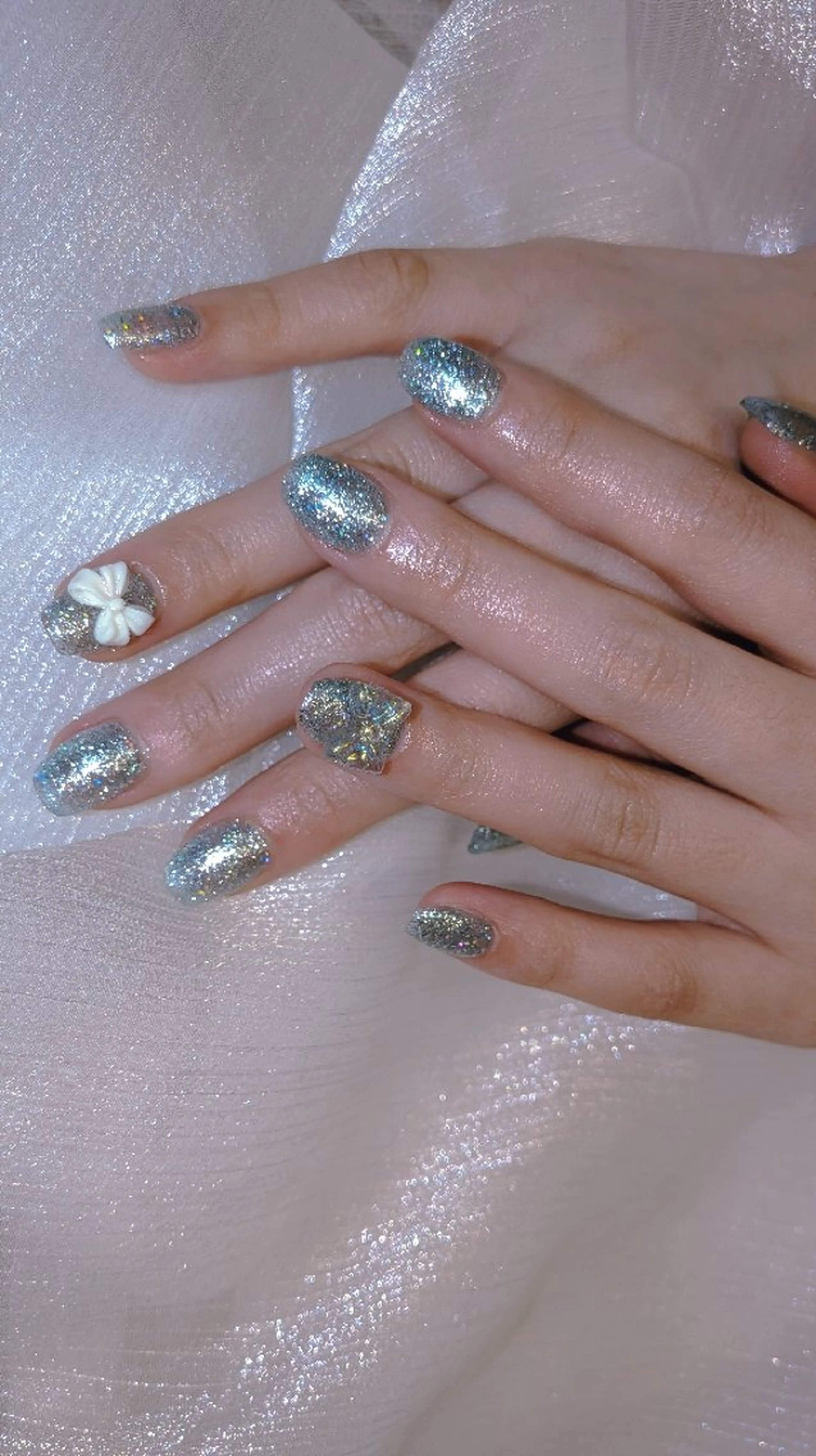 ネイル ジェルネイル ラメ(グリッター) リボン ハンドネイル フィルイン、長さ出し 深爪矯正のネイルデザイン