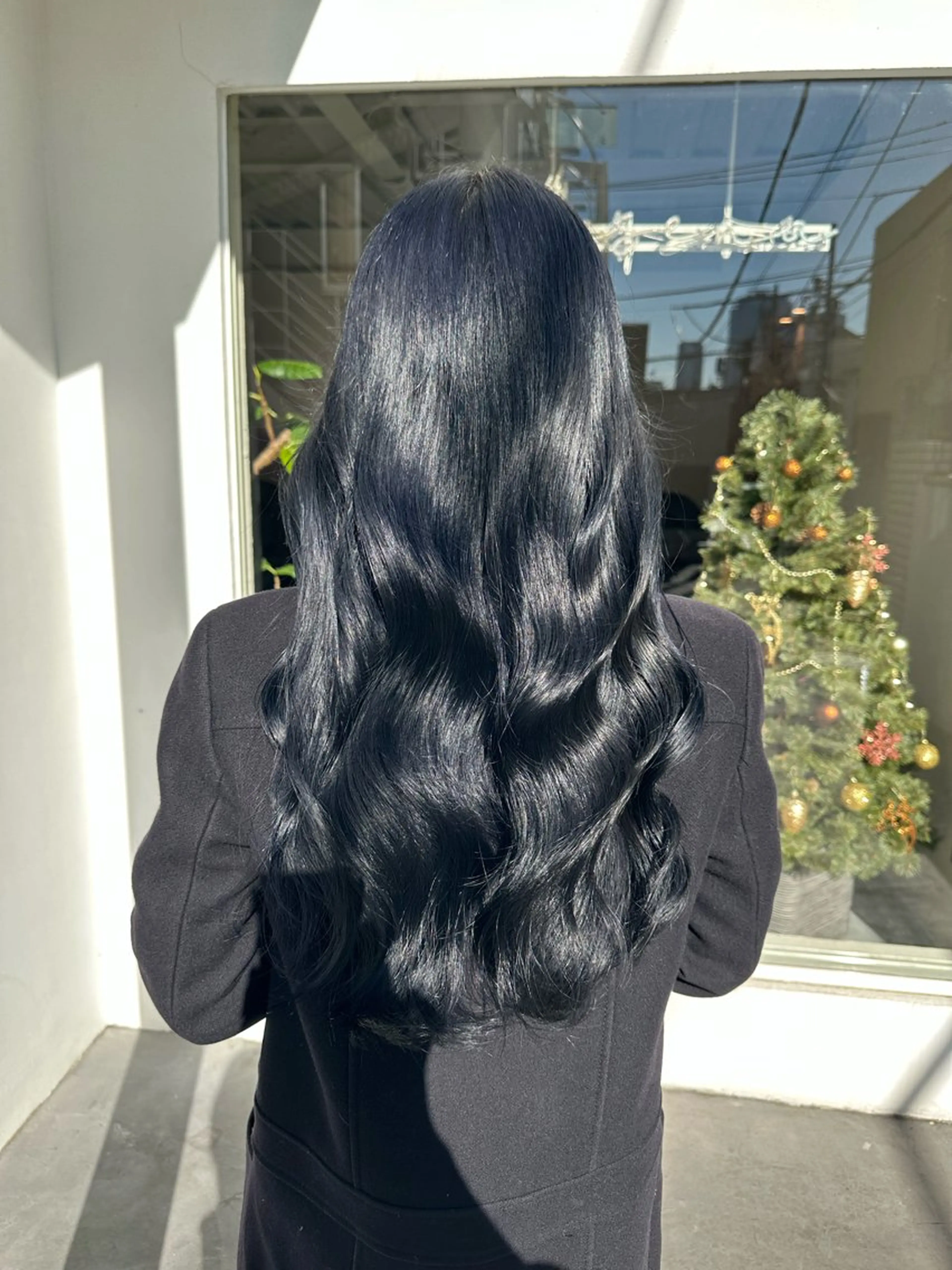 ロング カラー 黒髪 ブリーチ ブルーカラー ブルーブラック ヘアカラー Number76 Hair Salon - Tokyo所属・小澤 みゆきのヘアスタイル