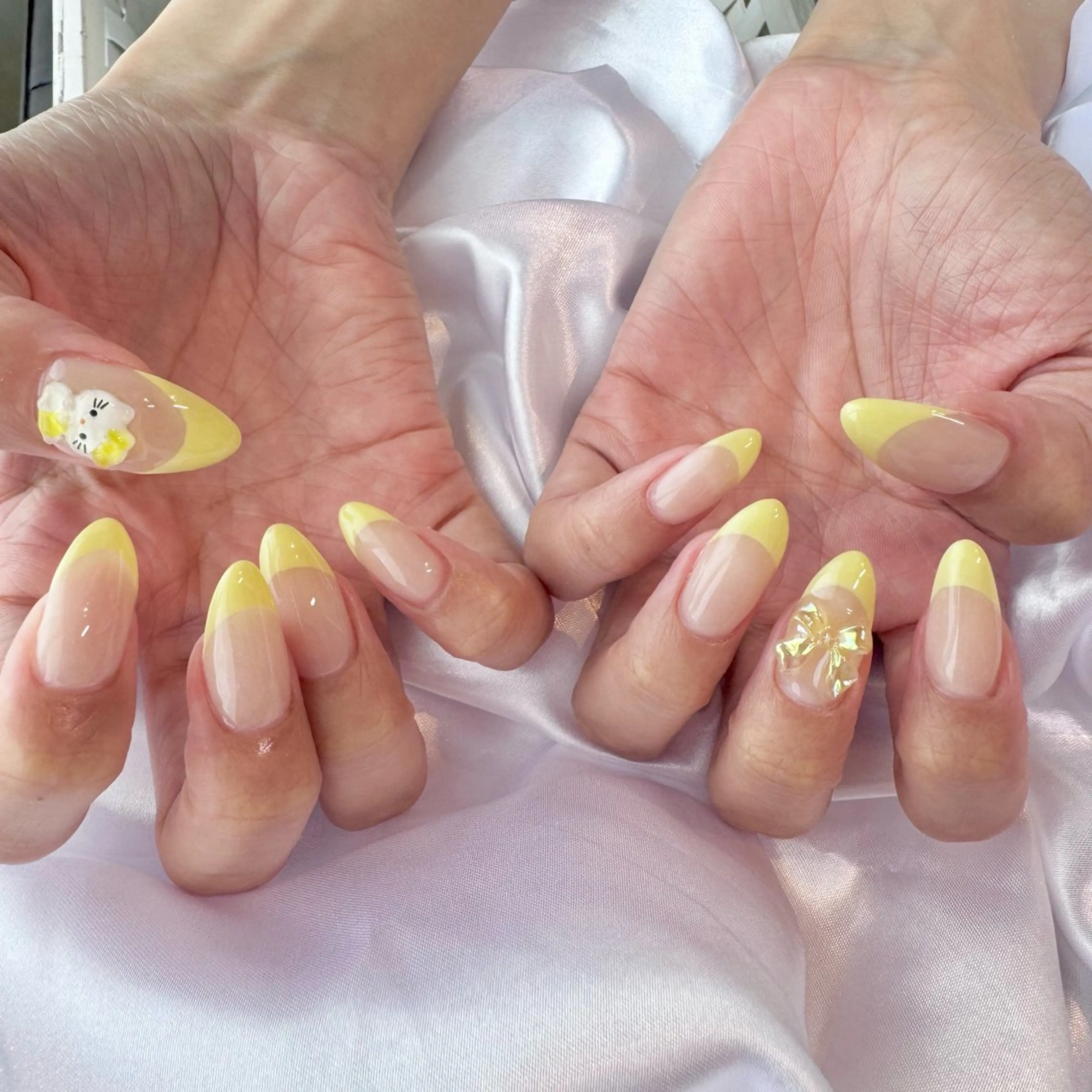 ネイル フレンチネイル 黄色 ハンドネイル nail salon e'mu💐のネイルデザイン