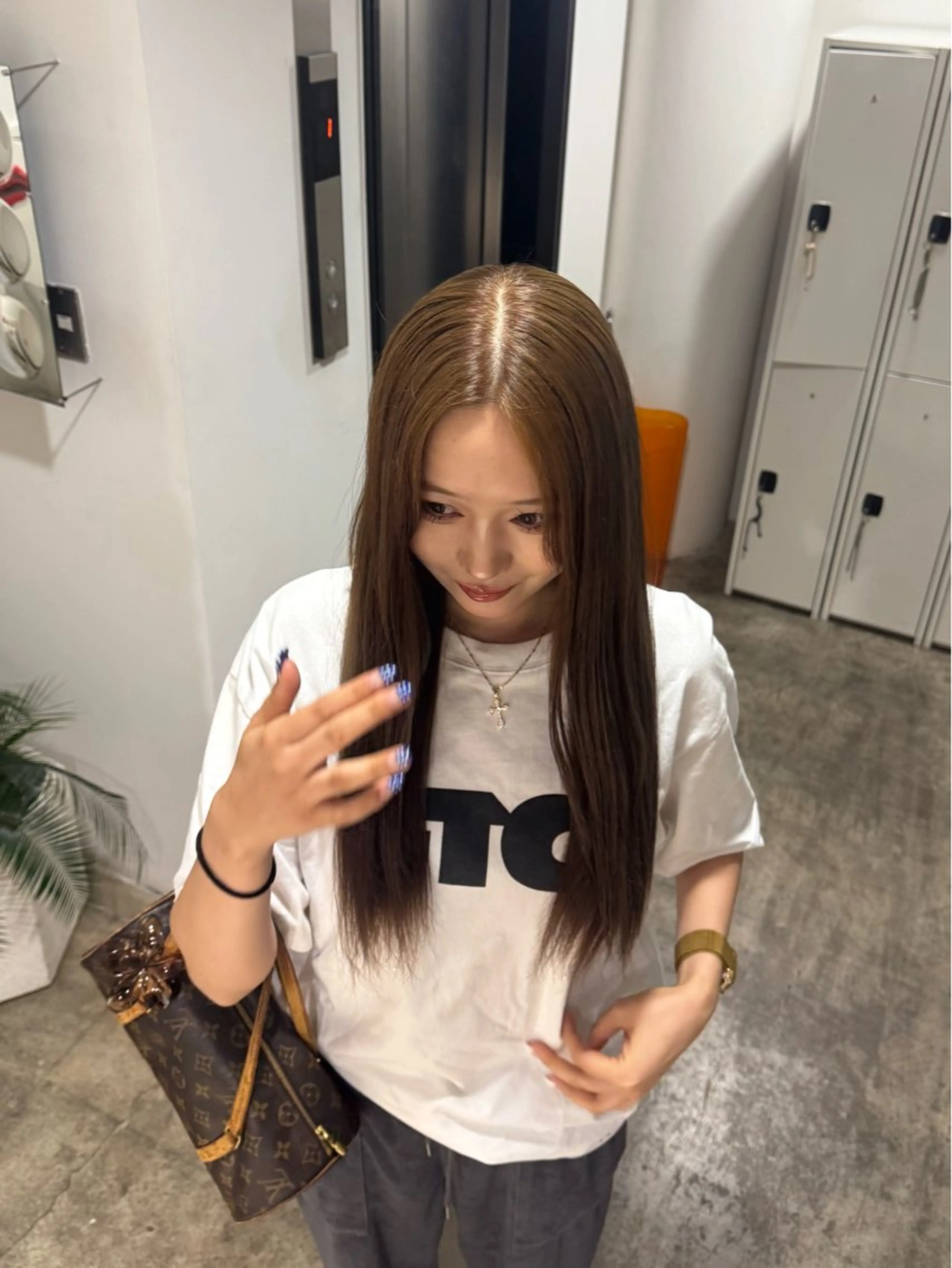 秋冬向けて透け感ハイトーン🧤ブリーチ＋カラー🫐の写真