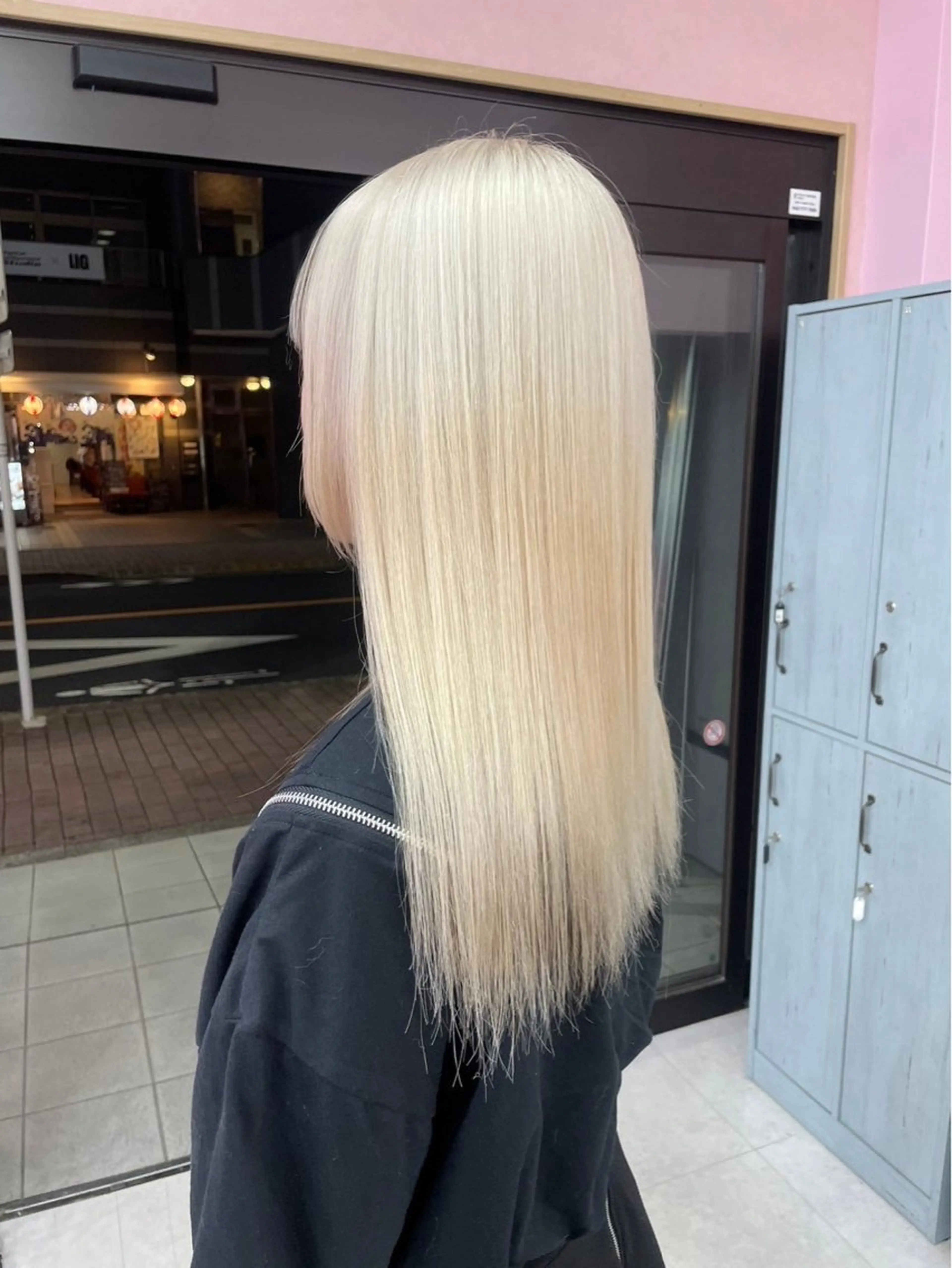 セミロング カラー 🎨𖥔ׁTOMO♡ ゆるふわハイトーンのヘアスタイル