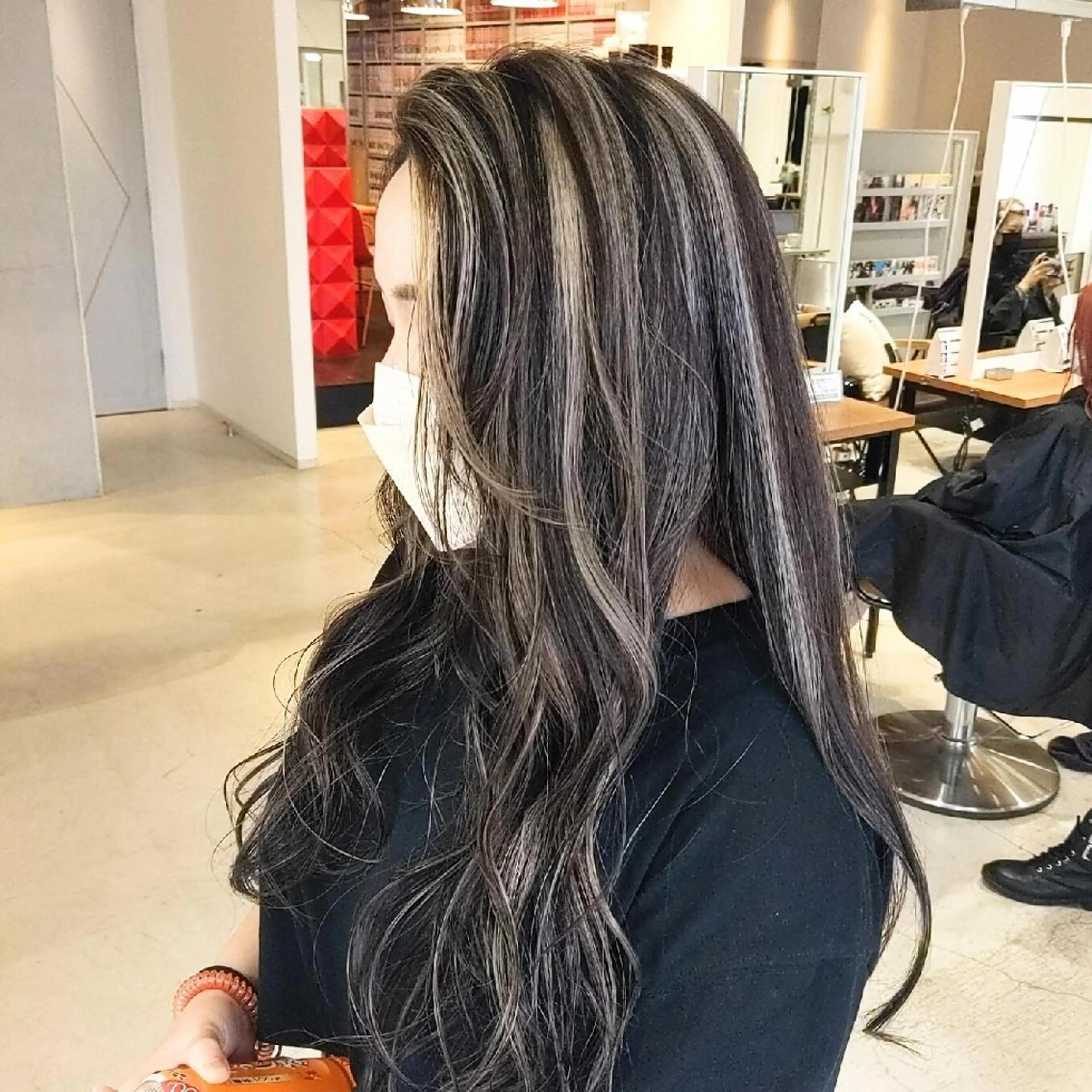 ロング カラー ハイライトカラー ハイライト カット ヘアカラー トリートメント nameless髪質 改善ブリーチ心斎橋のヘアスタイル