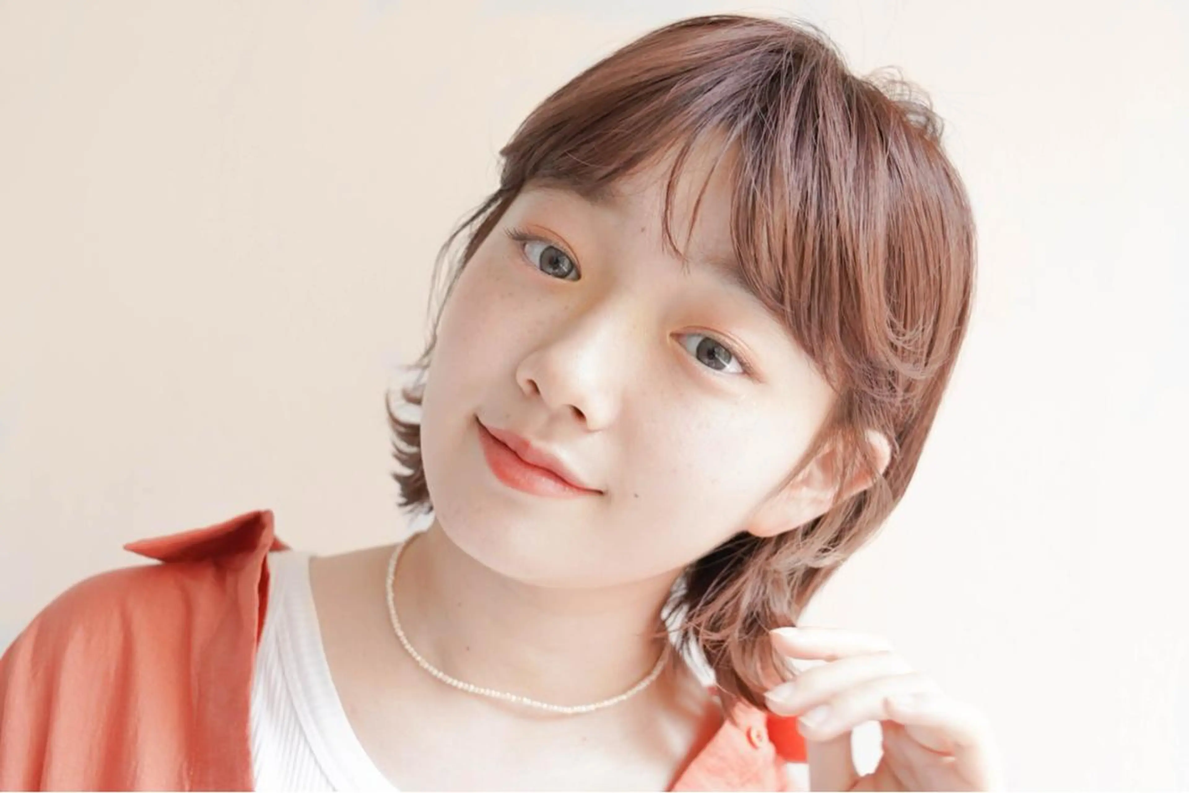 ミディアム 美髪/髪質改善 レイヤー/透けカラーのヘアスタイル