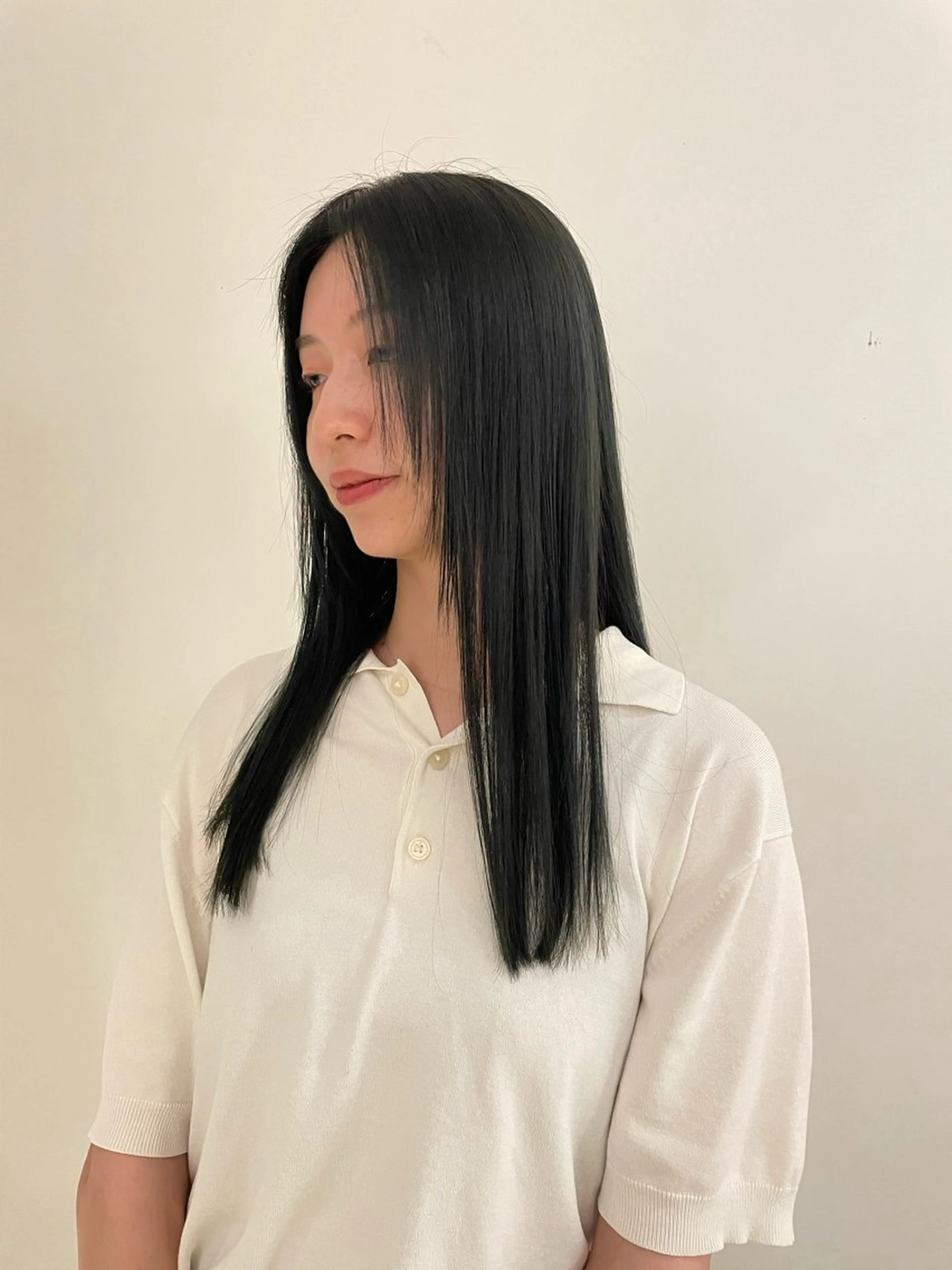 ロング カラー ベージュカラー オリーブベージュ yuna / tsunaguのヘアスタイル