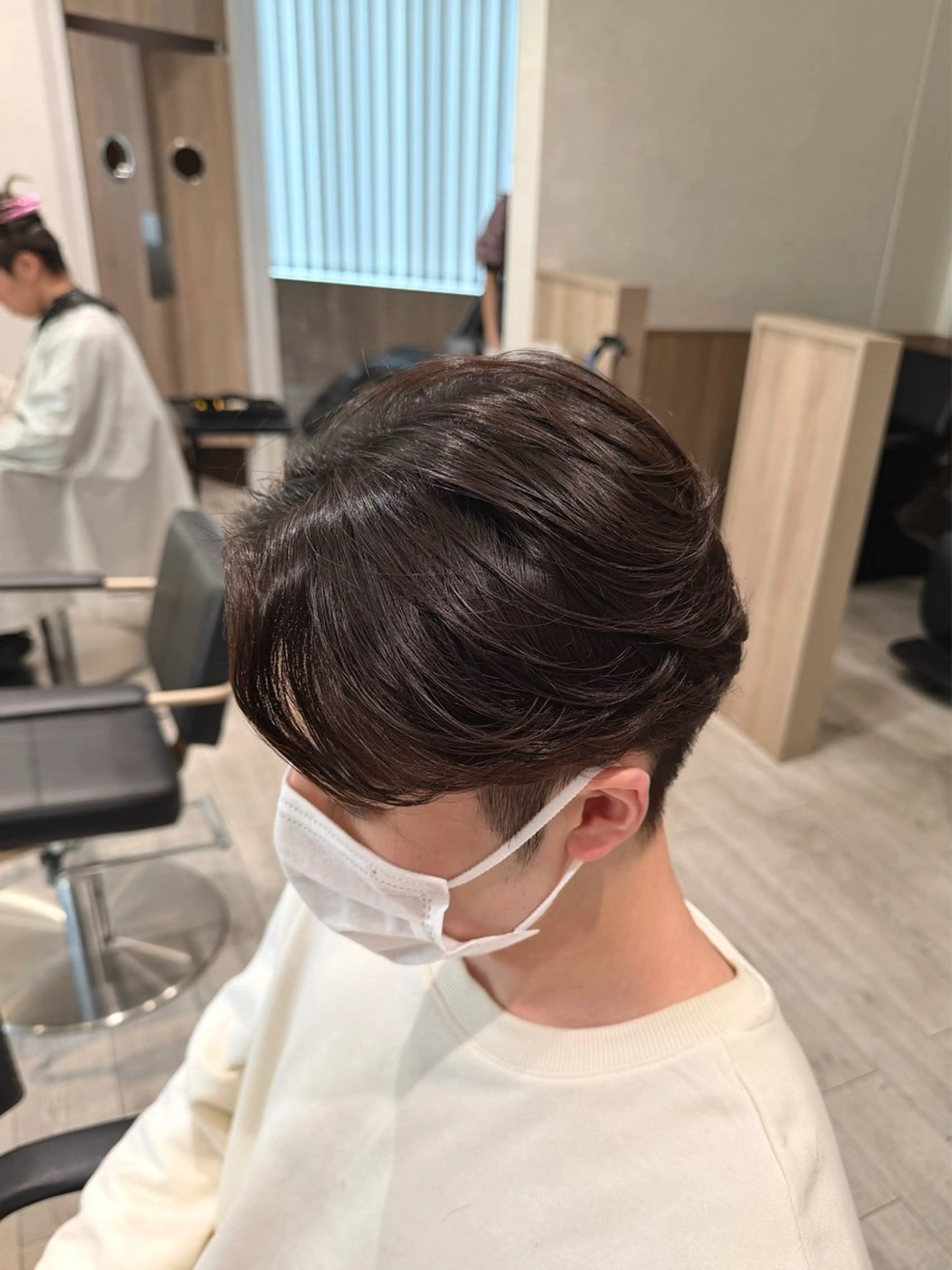 パーマ メンズ フェザーパーマ カルマパーマ メンズ韓国風 メンズパーマ カット パーマ ユージ ✂︎ カット／パーマ特化のヘアスタイル