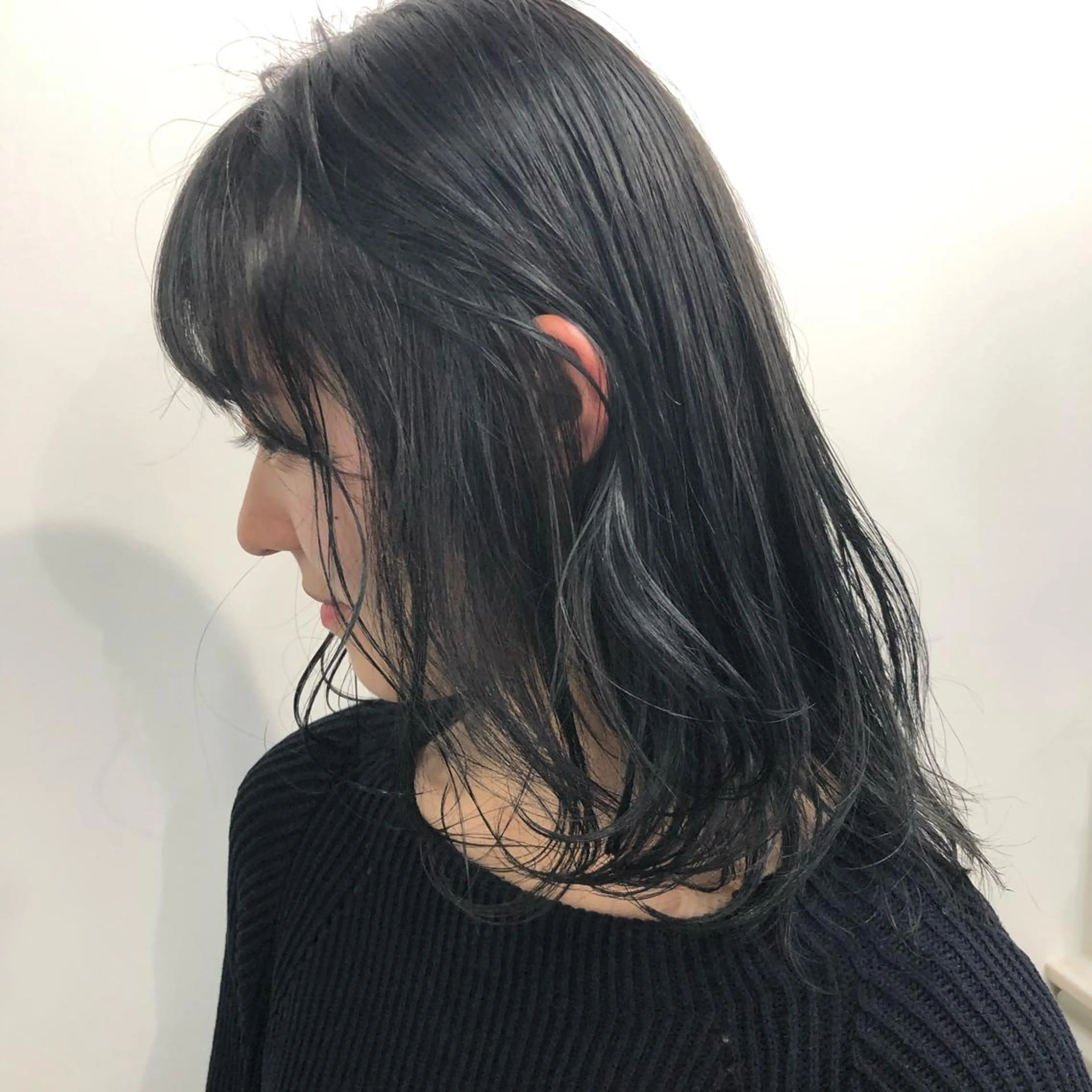 カラー ニシオカ タクヤのヘアスタイル