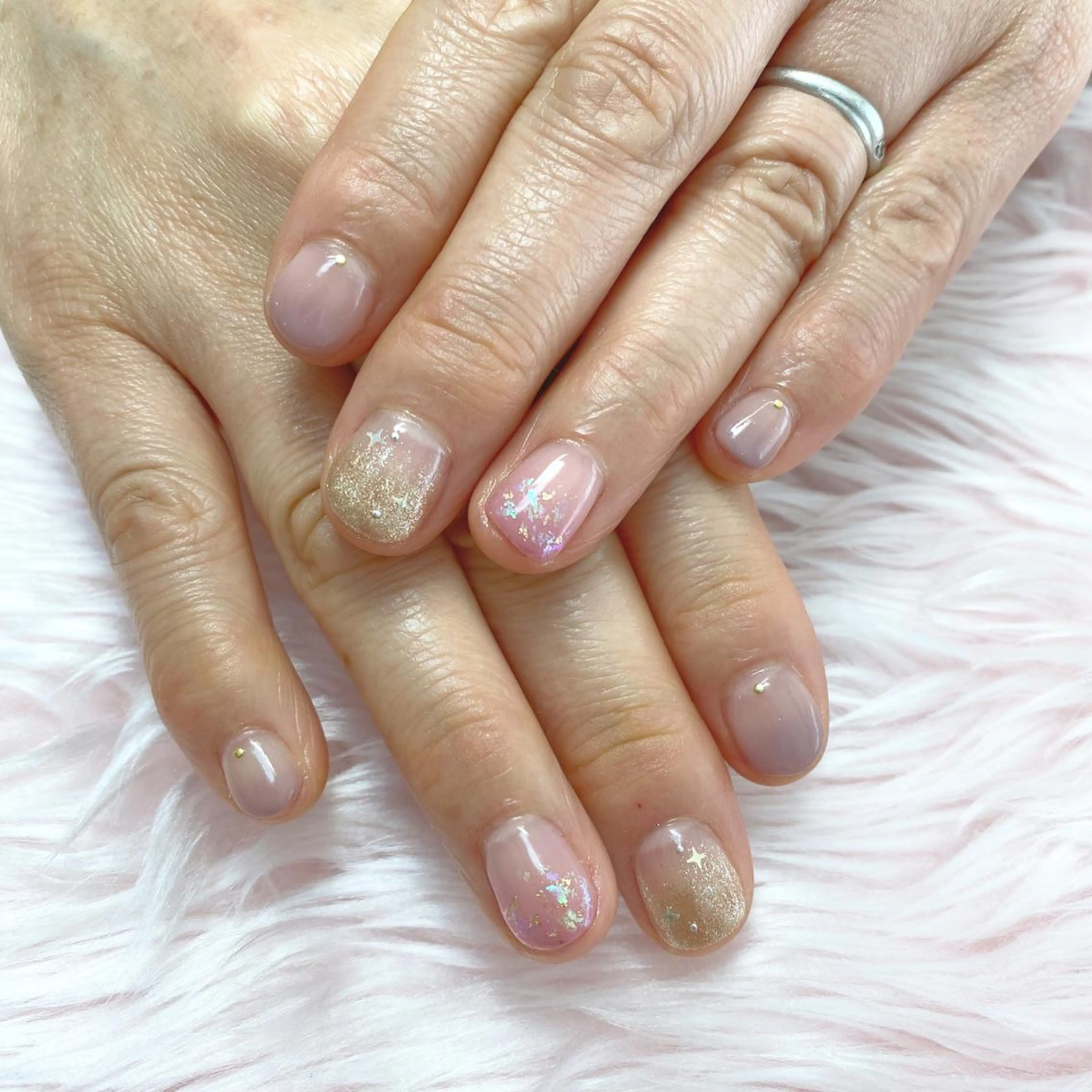 ネイル ホログラムネイル ネイルPetit Ribbonのネイルデザイン