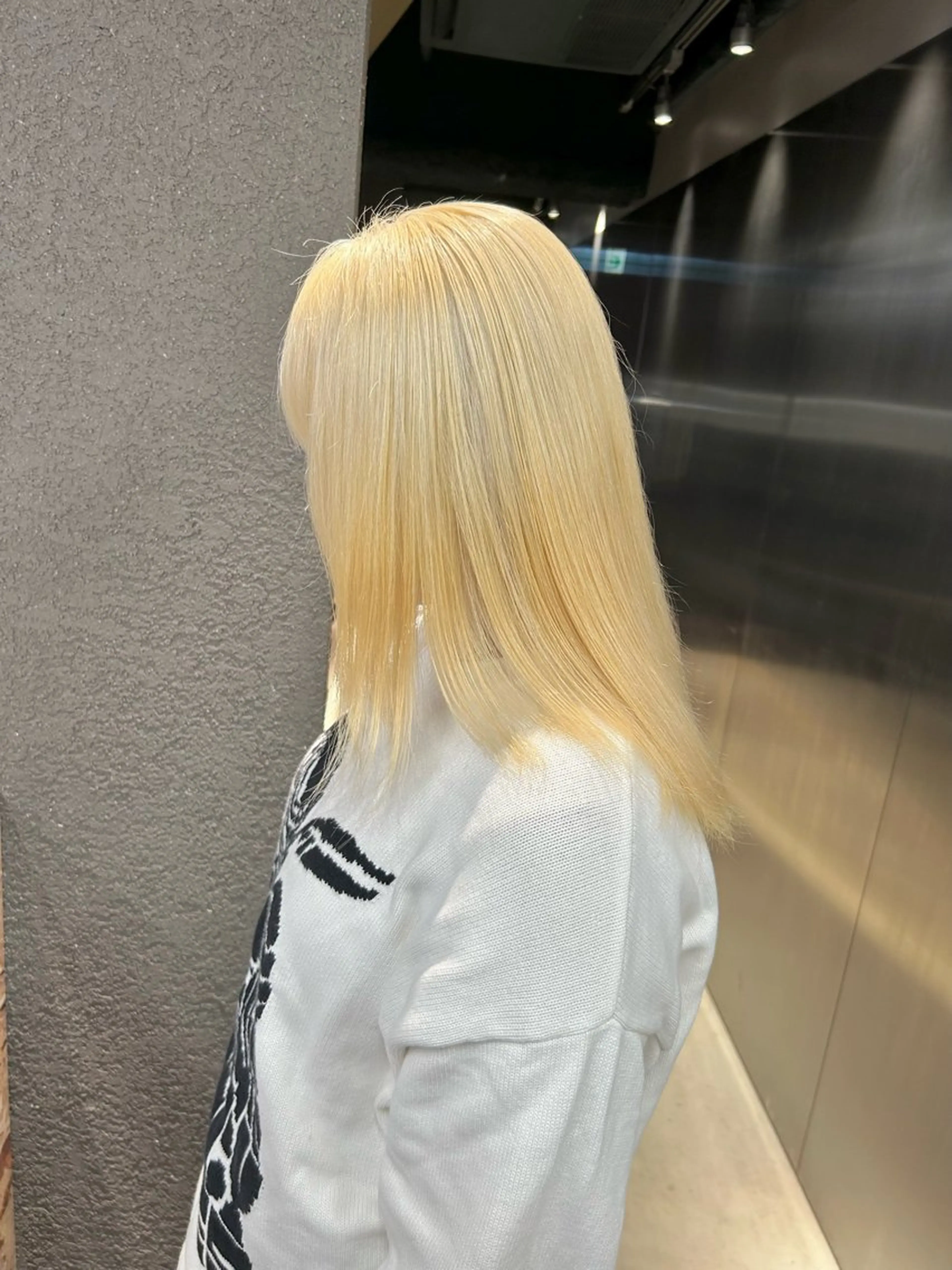 セミロング カラー ブリーチ ブロンド ✅ケアブリーチ✅ トヨオカ ノブヒデのヘアスタイル