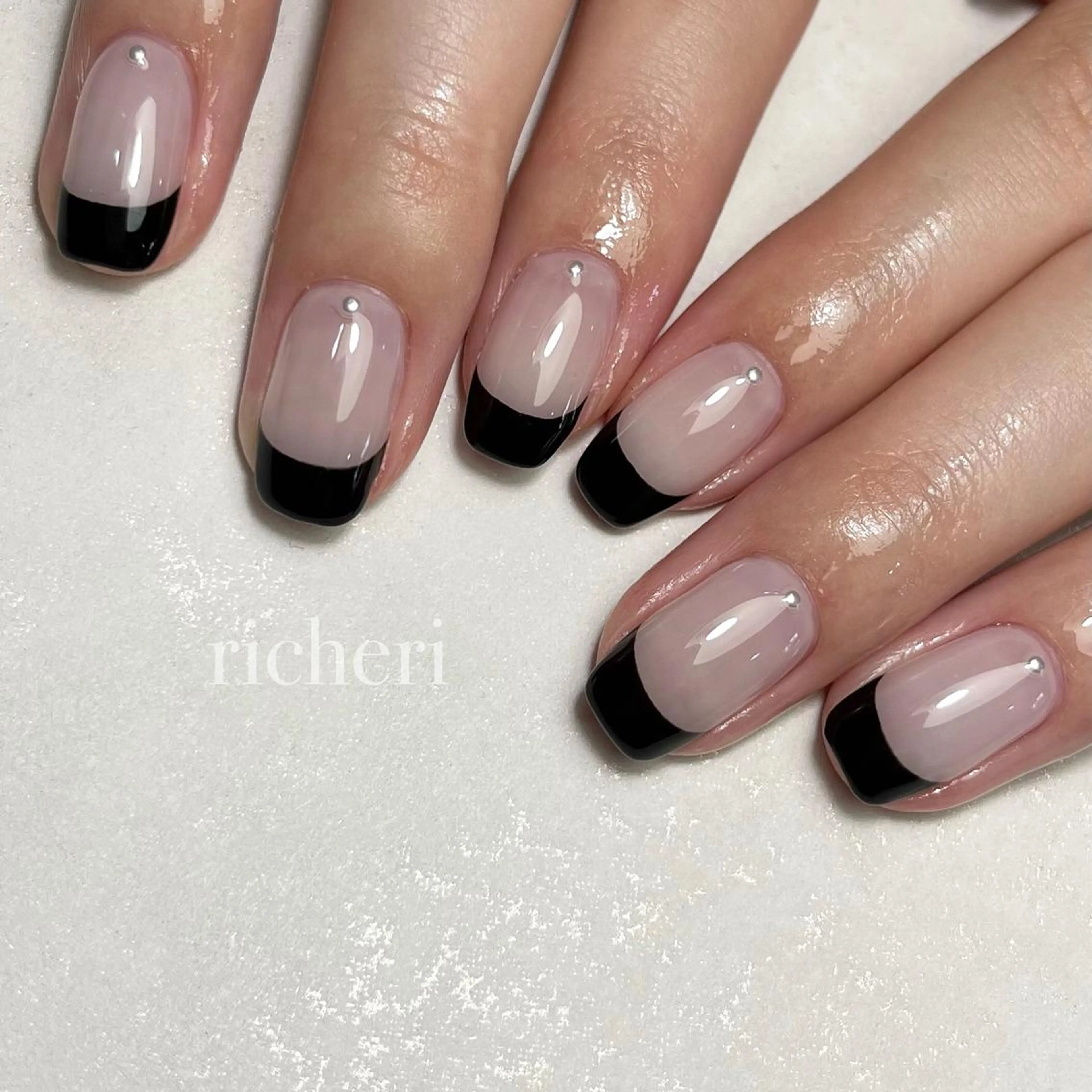 ミディアム ネイル ハンドネイル richeri beautyのエステ・リラクイメージ