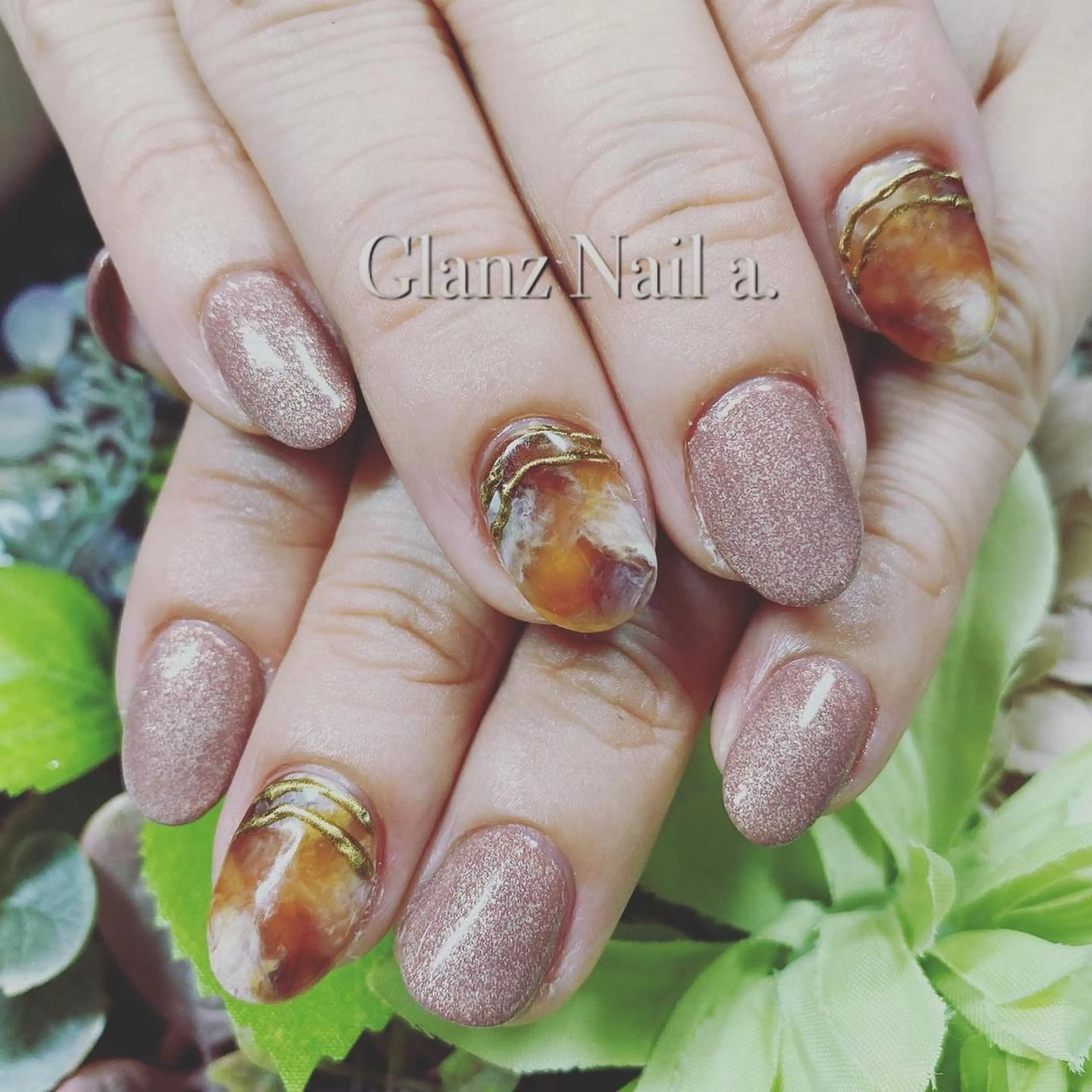 ネイル べっ甲ネイル ゴールド ホワイト Glanz  Nail aのネイルデザイン