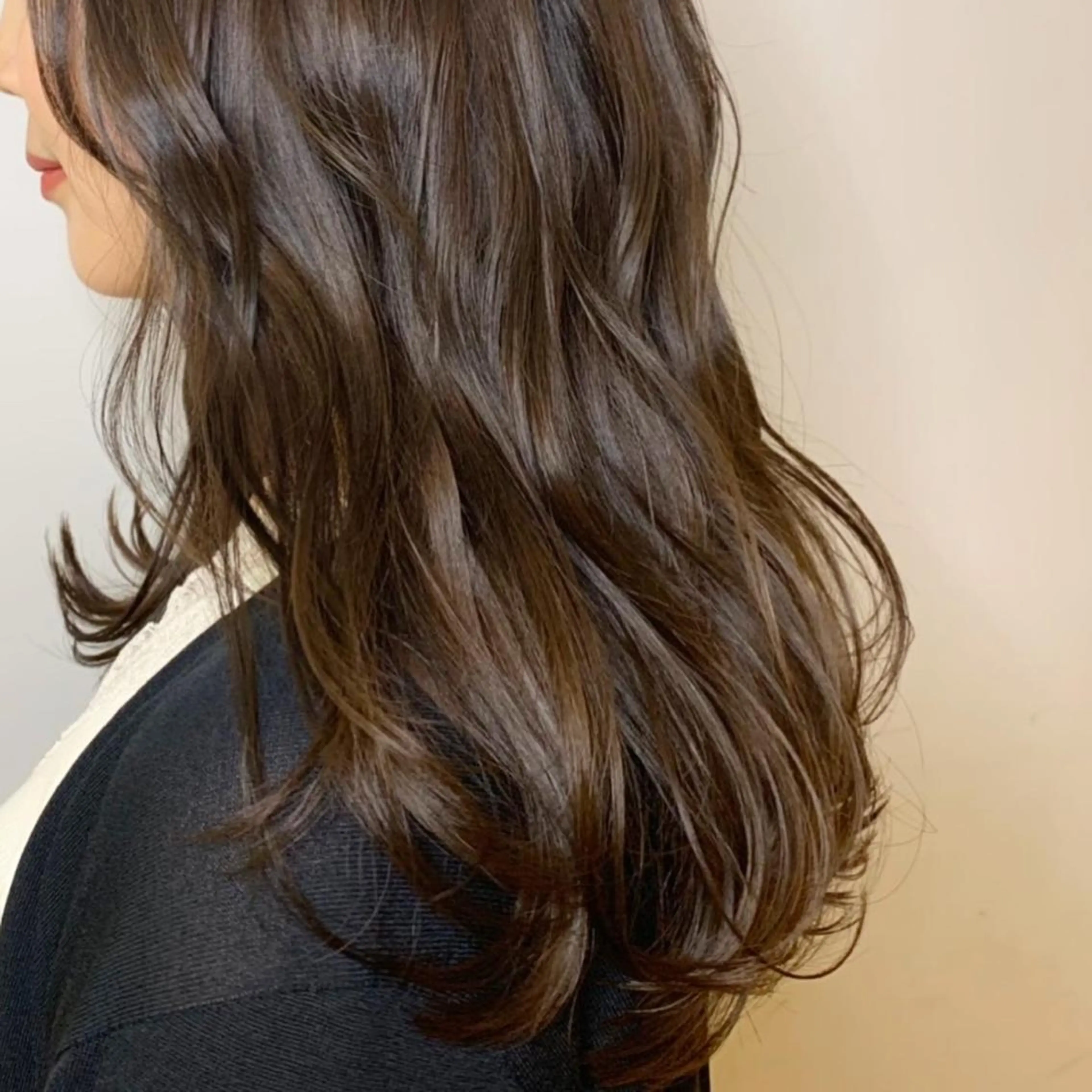 ロング カラー 小森 衣純のヘアスタイル