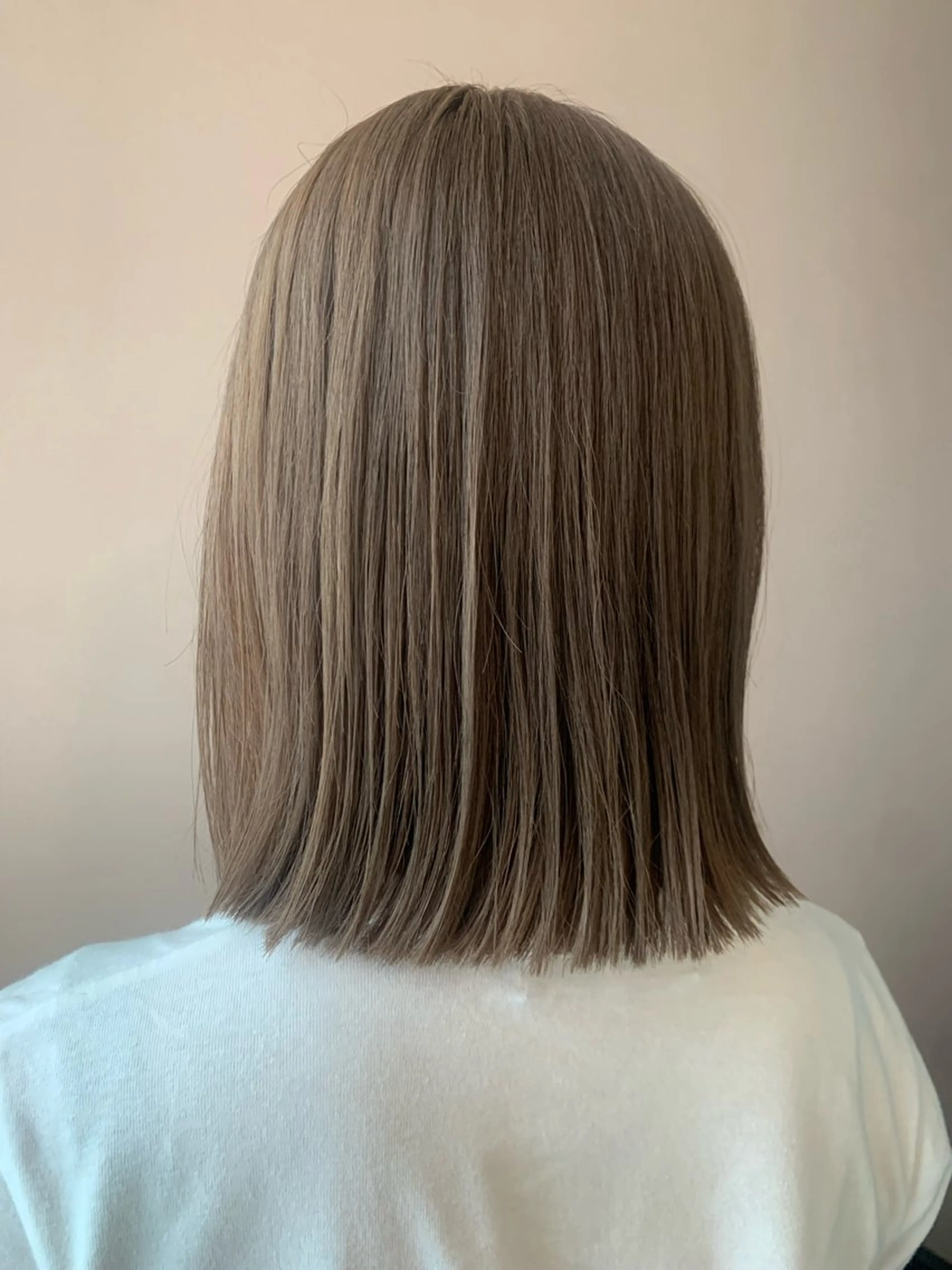 ミディアム カラー ベージュカラー ブリーチ ミルクティーベージュ カット ヘアカラー トリートメント hub hair レイヤー/透明感のヘアスタイル