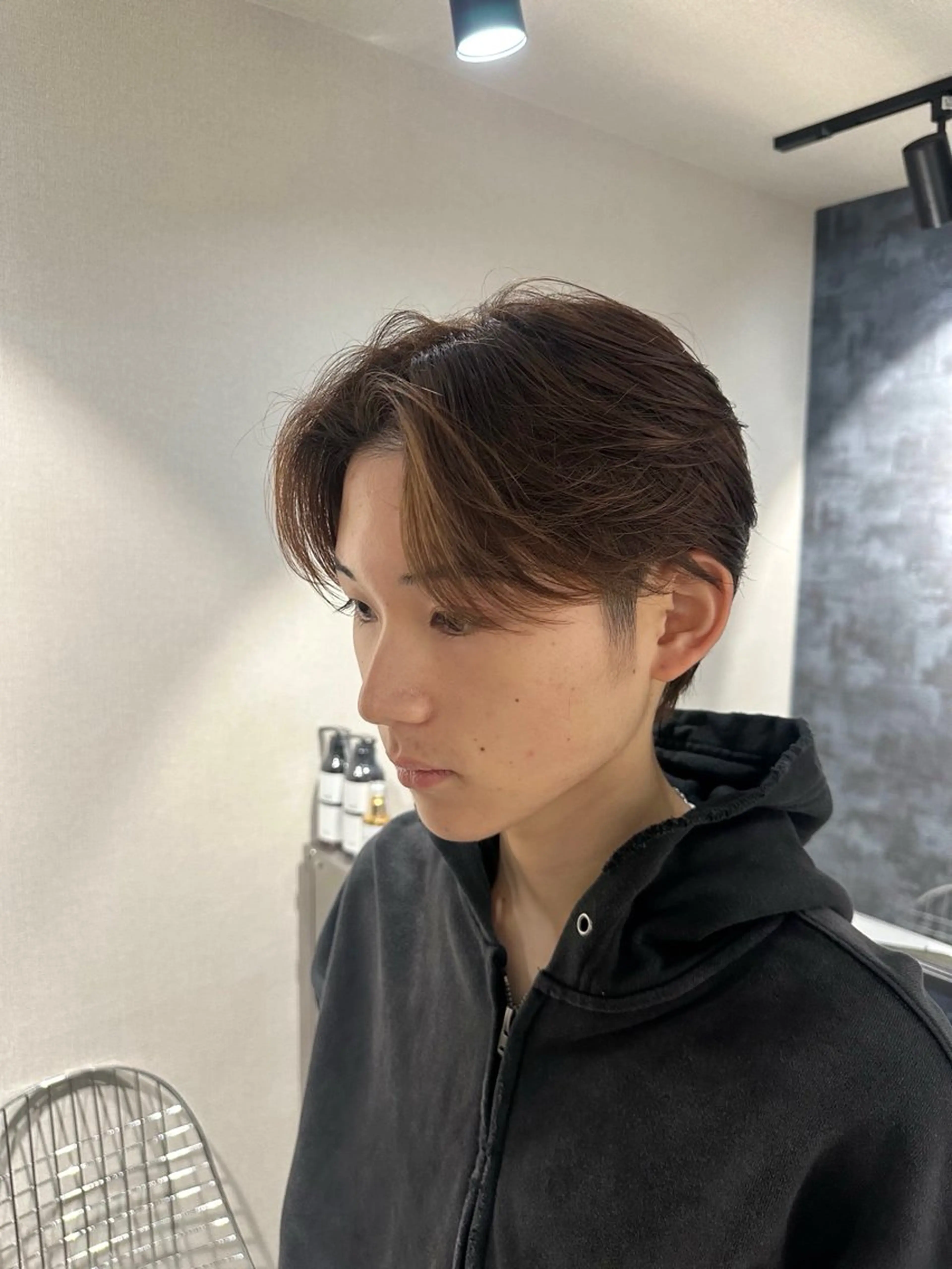 ミディアム カラー メンズ ブラウンカラー SALOWIN 原宿 iori所属・🌟原宿指名No.1 センターパート⭐️のヘアスタイル