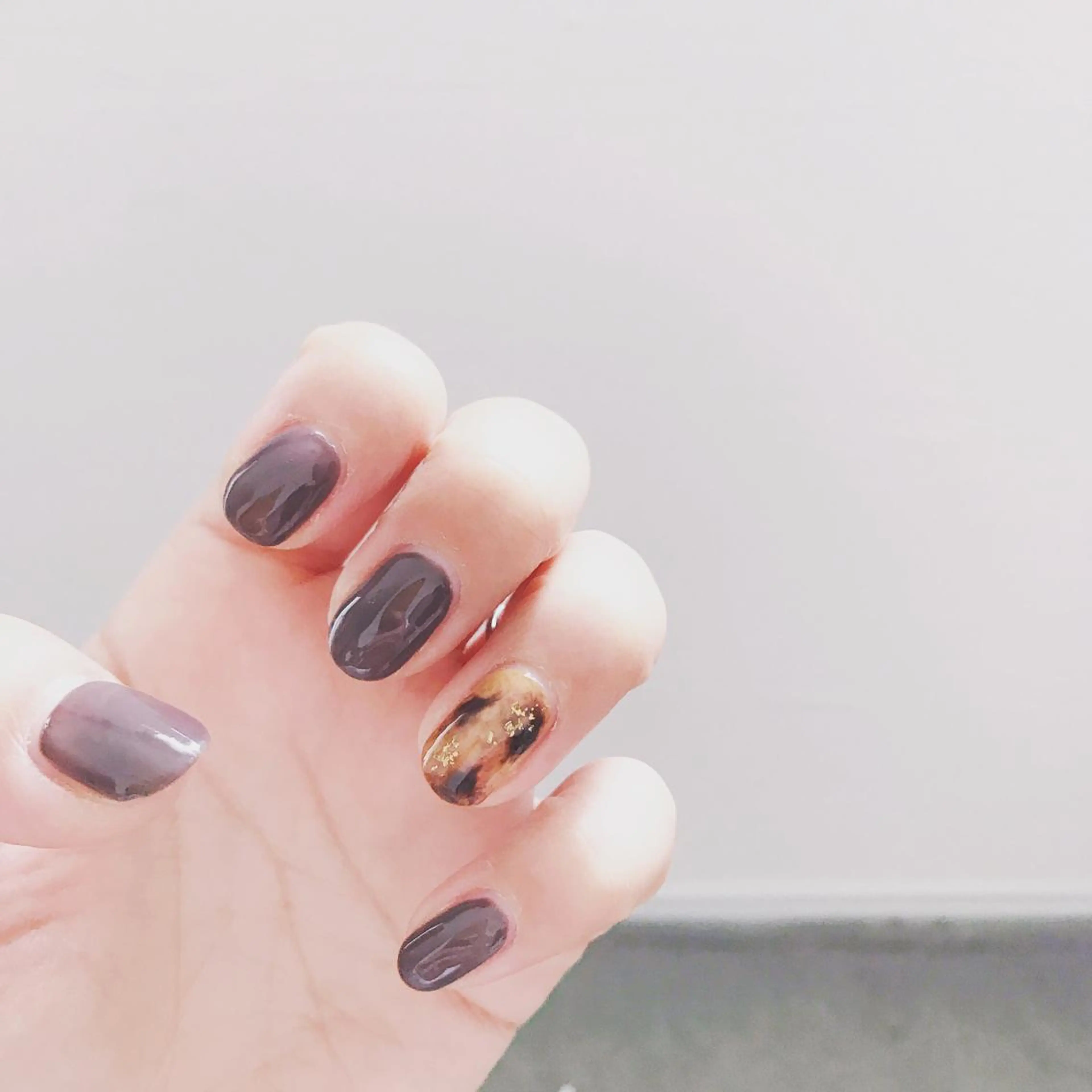 ネイル べっ甲ネイル パープル TERAI ERINAの眉毛・アイブロウイメージ