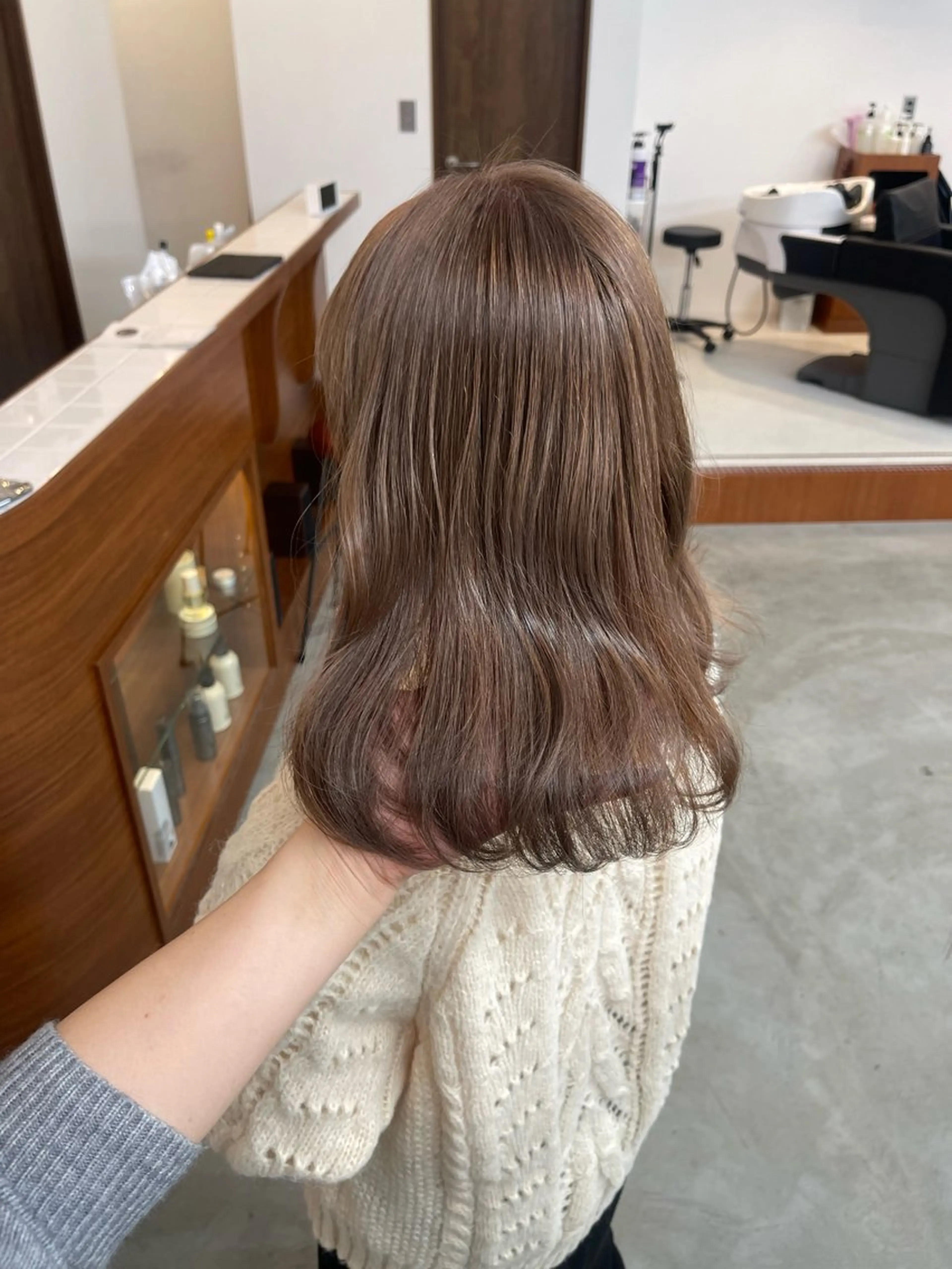 ミディアム カラー ベージュカラー ミルクティーベージュ ヘアカラー トリートメント キダアヤカ/ 梅田/ベージュカラーのヘアスタイル