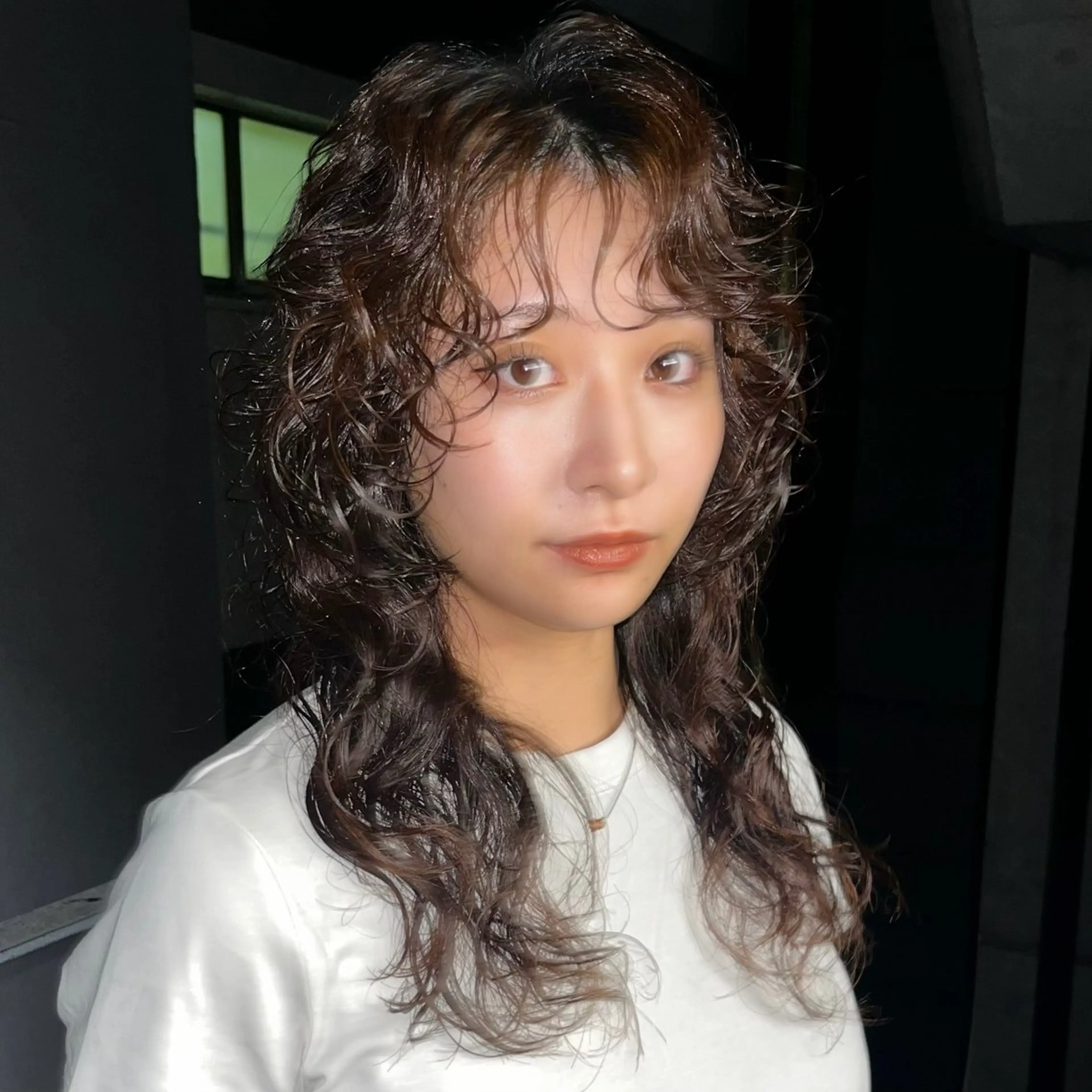 ミディアム パーマ カット パーマ ウルフとデザイン カラーの神のヘアスタイル