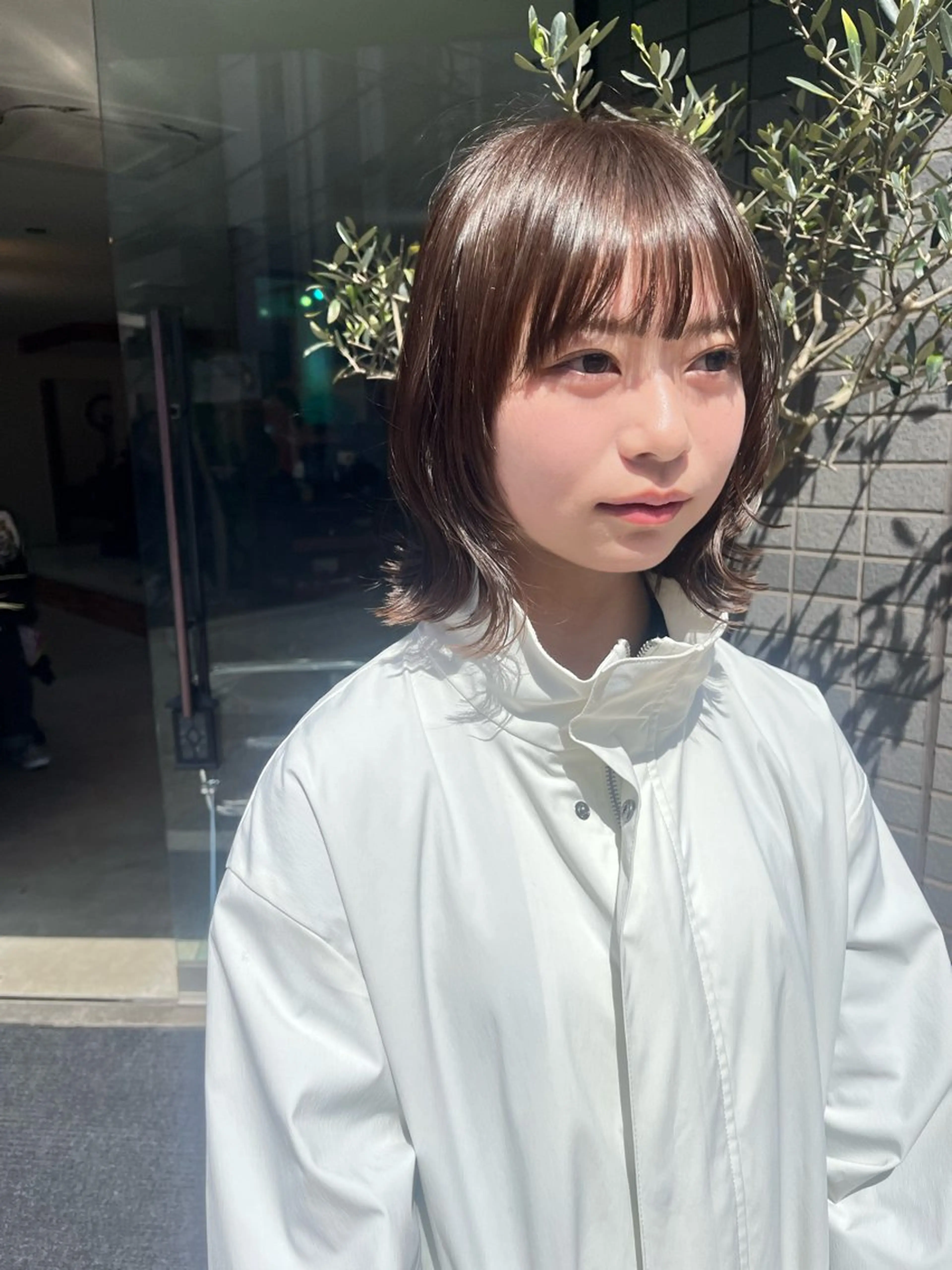 ミディアム カラー ベージュカラー ボブ レイヤーカット カット ヘアカラー トリートメント (h)wim ウィムのヘアスタイル