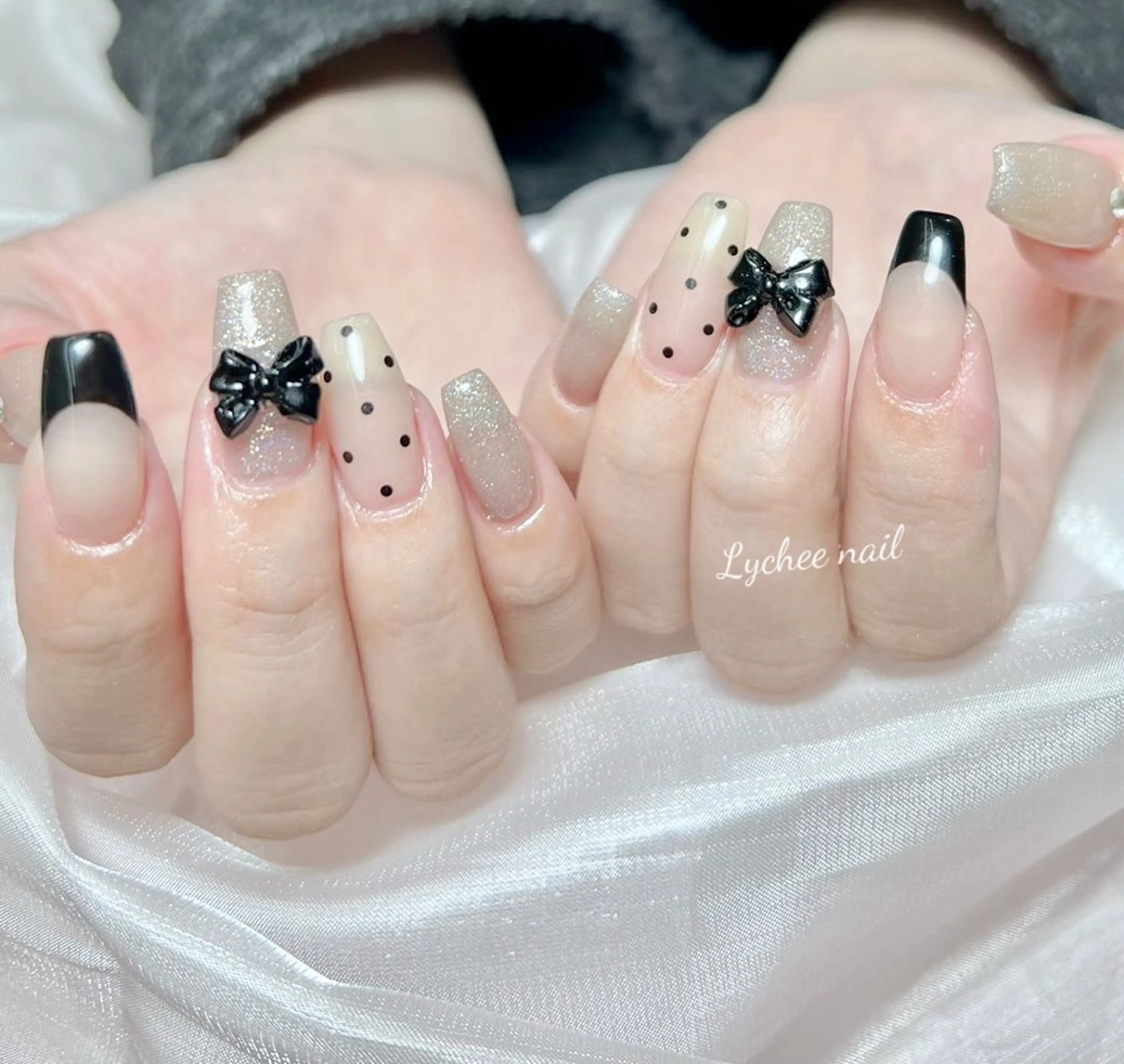 ネイル フレンチネイル ガーリー キラキラネイル 韓国ネイル ワンホンネイル Lychee nail salon所属・🍒Lychee ✨のネイルデザイン