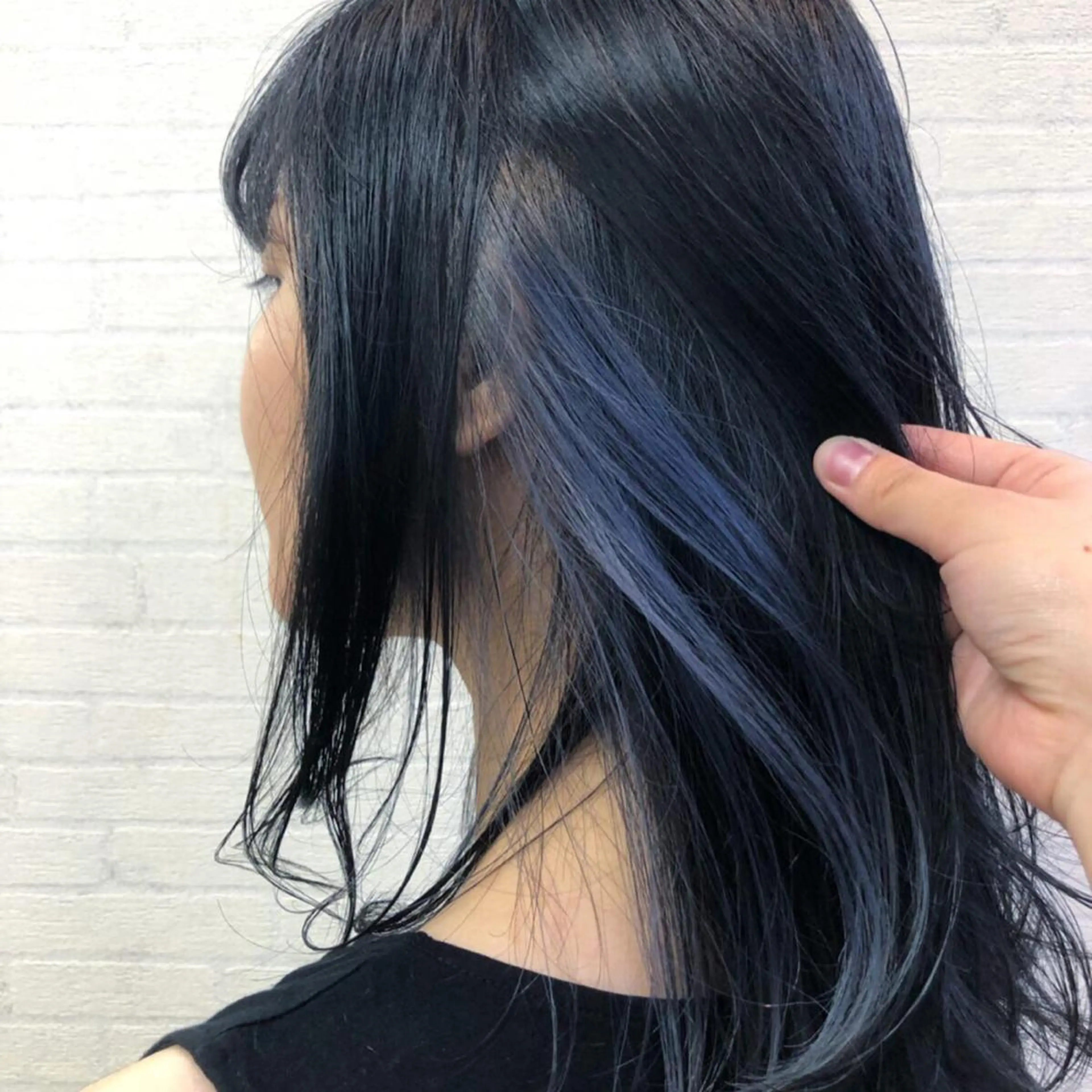 カラー ブルーカラー シルバー インナーカラー👾 Chibiのヘアスタイル