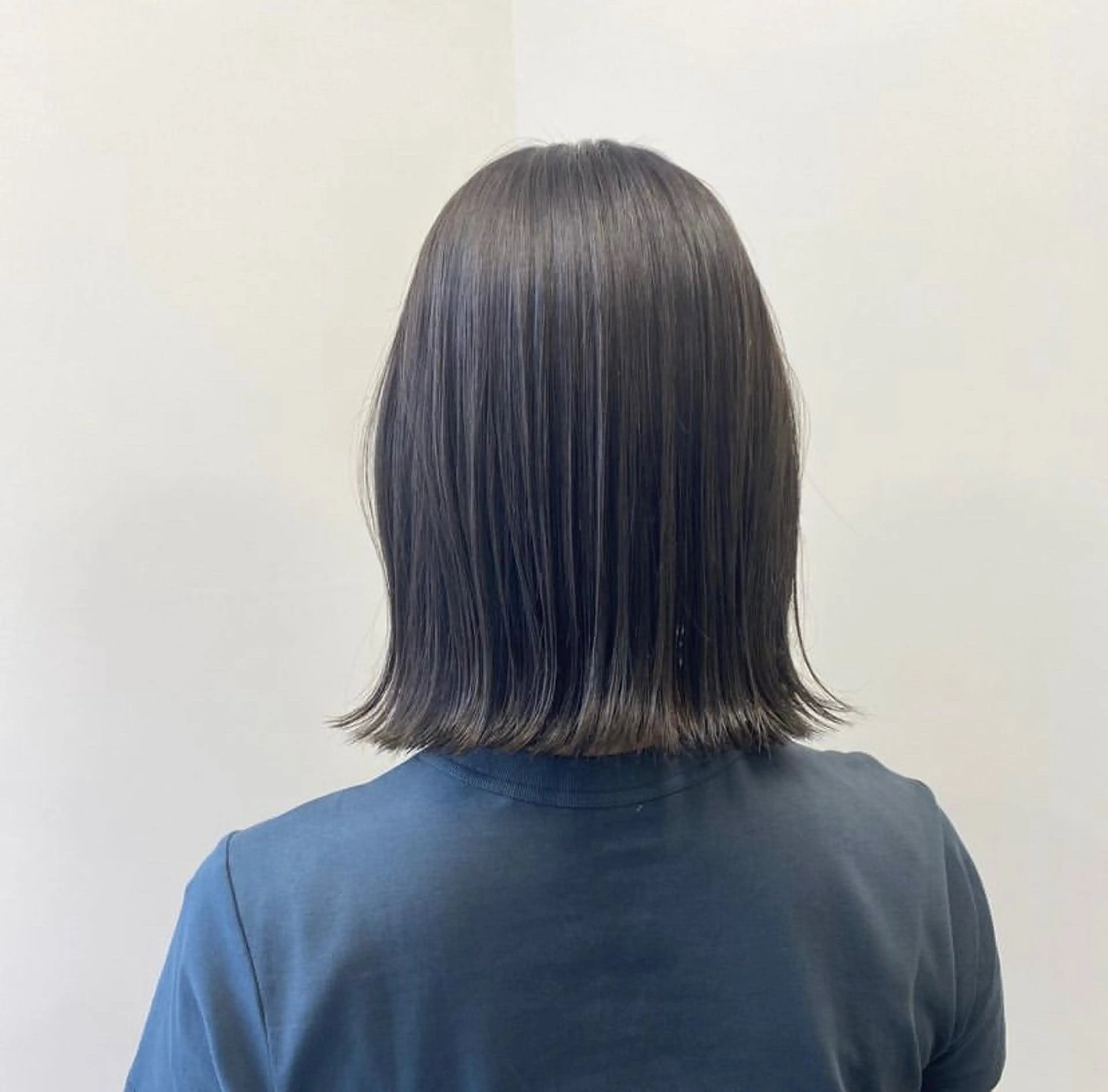 ミディアム カラー THE DAY所属・AKI HASHIMOTOのヘアスタイル