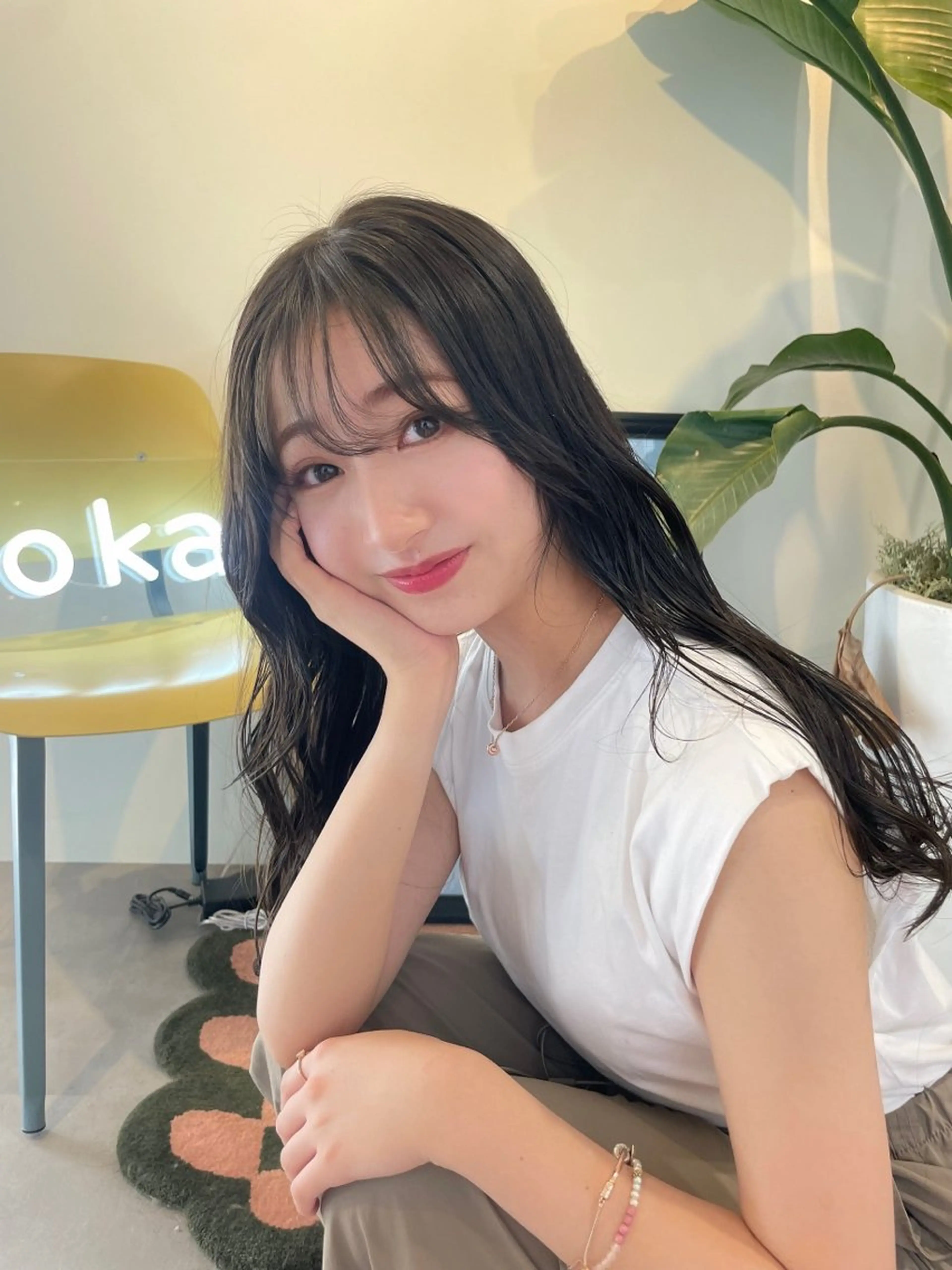 ロング カラー グレージュ オリーブグレージュ オリーブグレー カット ヘアカラー トリートメント 若月 あやかのヘアスタイル