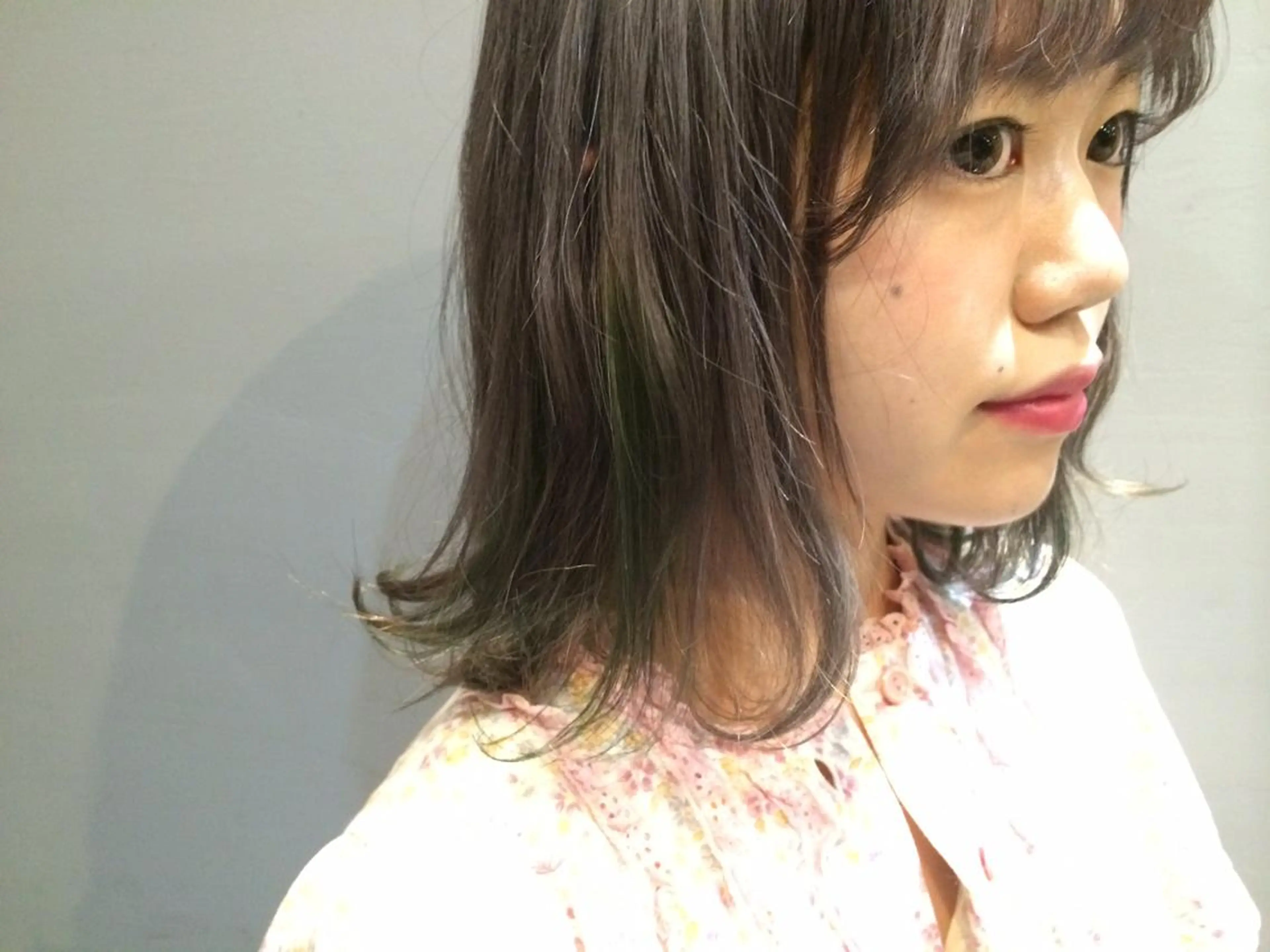 ミディアム カラー アッシュ ブリーチ デザインカラー グラデーションカラー milk所属・キノシタ マユのヘアスタイル