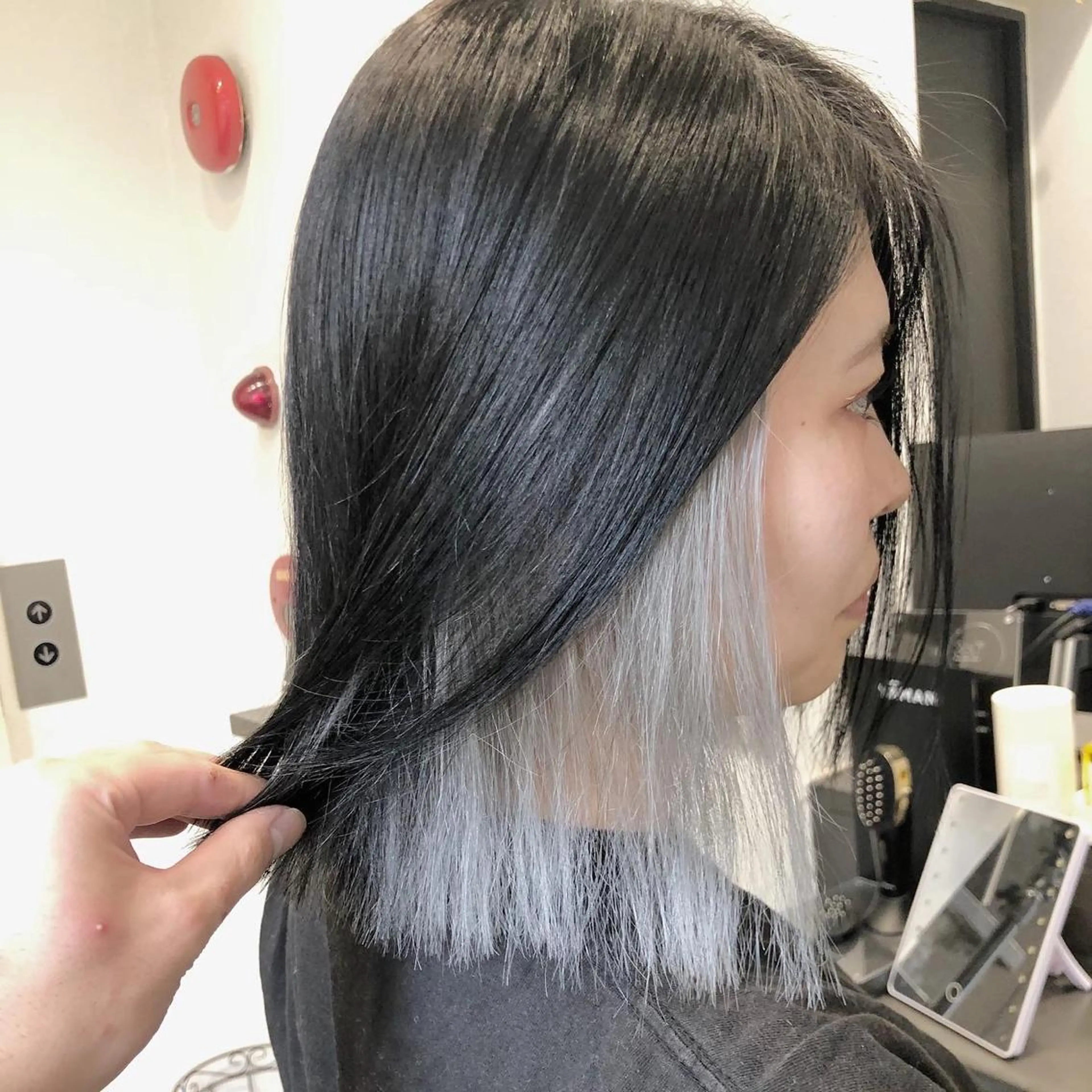 ミディアム カラー mimiiy梅田 中崎町ハイトーンのヘアスタイル