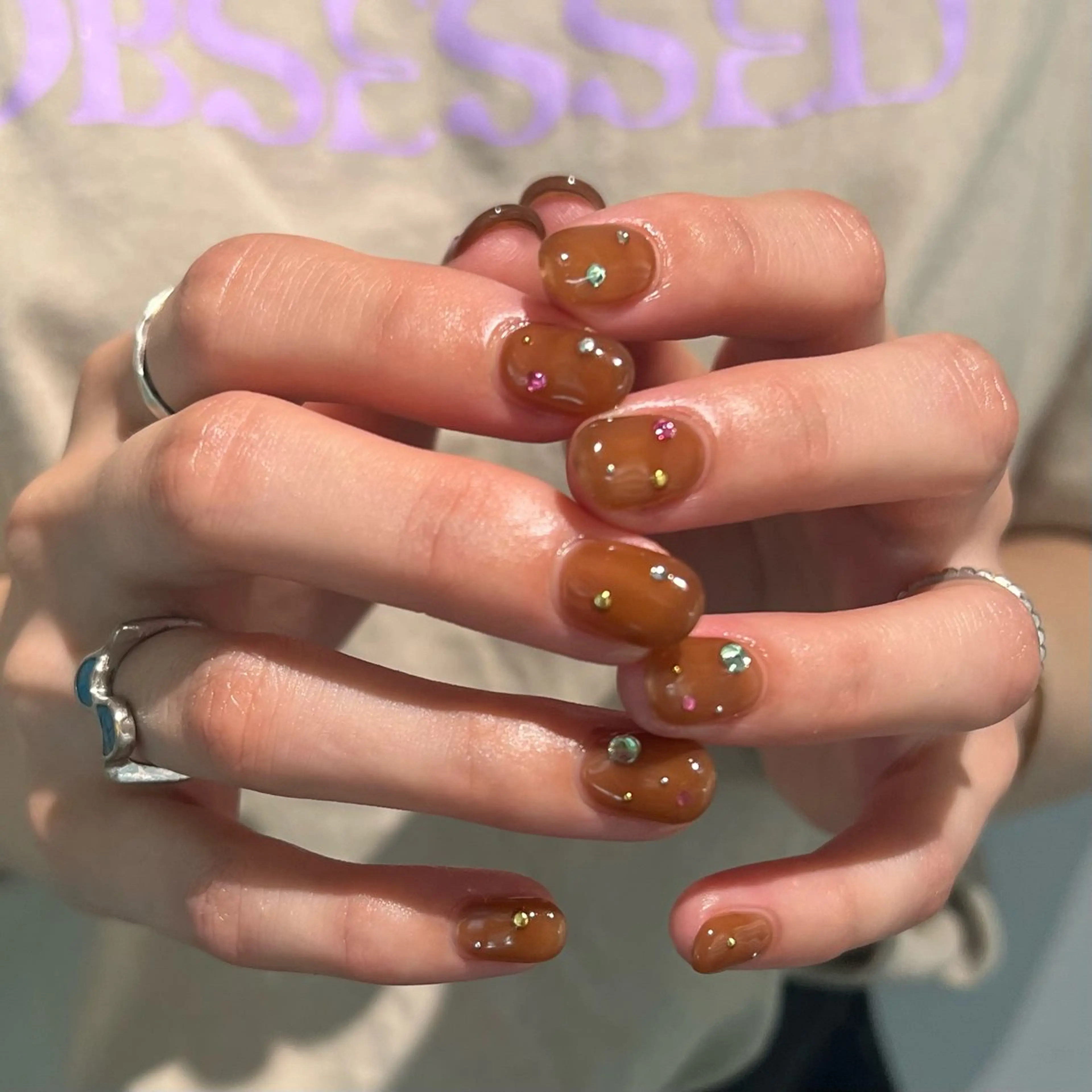 ネイル アートネイル ブラウン 持ち込み Nico所属・Nico🌛 Karenのネイルデザイン