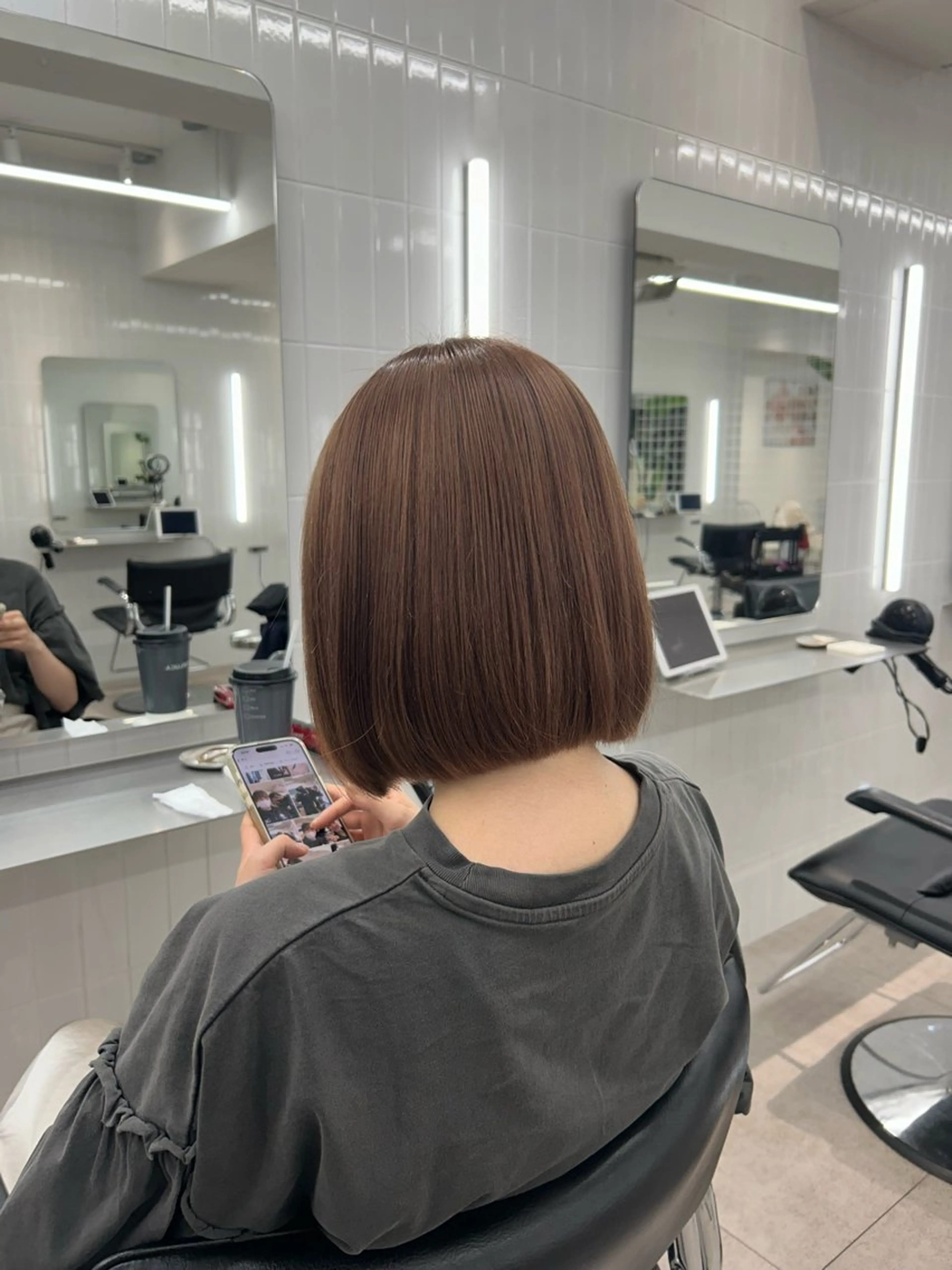 ミディアム カラー ヘアアレンジ ヘアカラー ショート/ボブ/似 合わせ/顔周りカットのヘアスタイル