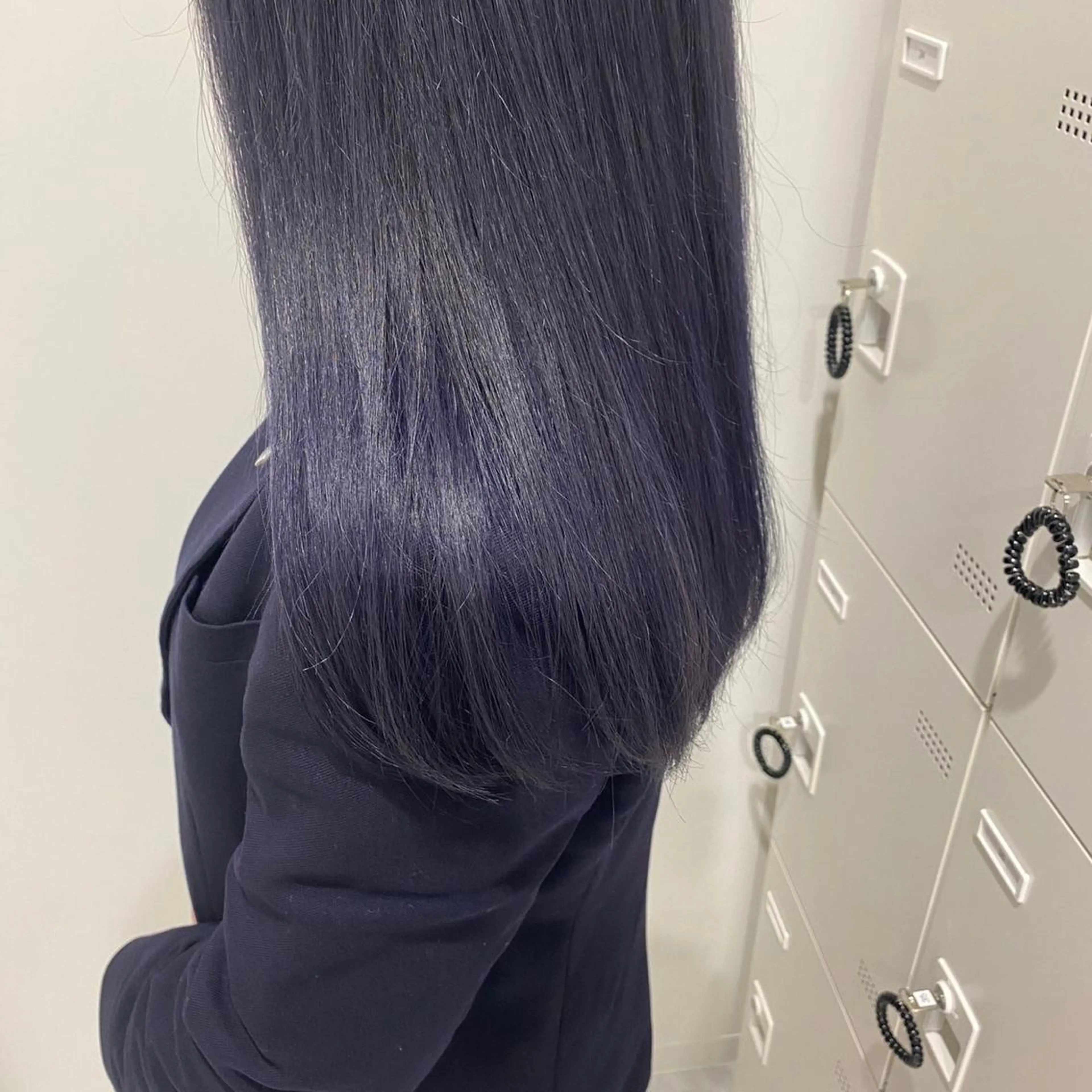 ロング 寒色＆ブリーチ特化 寒色MiOのヘアスタイル