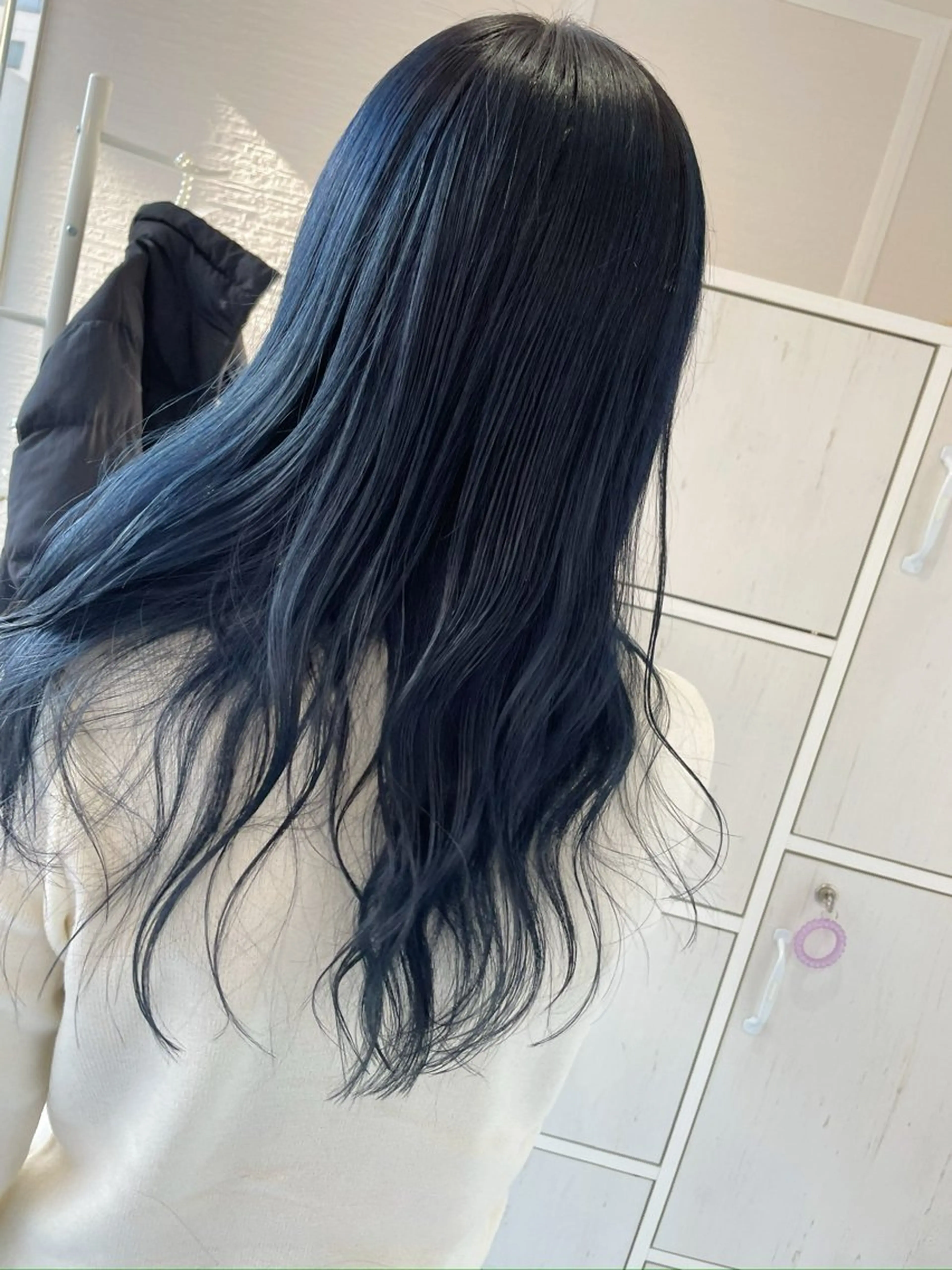 ロング カラー 黒髪 ブルーカラー ブルーブラック 韓国風ヘア ヘアカラー トリートメント Amour なぐらのヘアスタイル