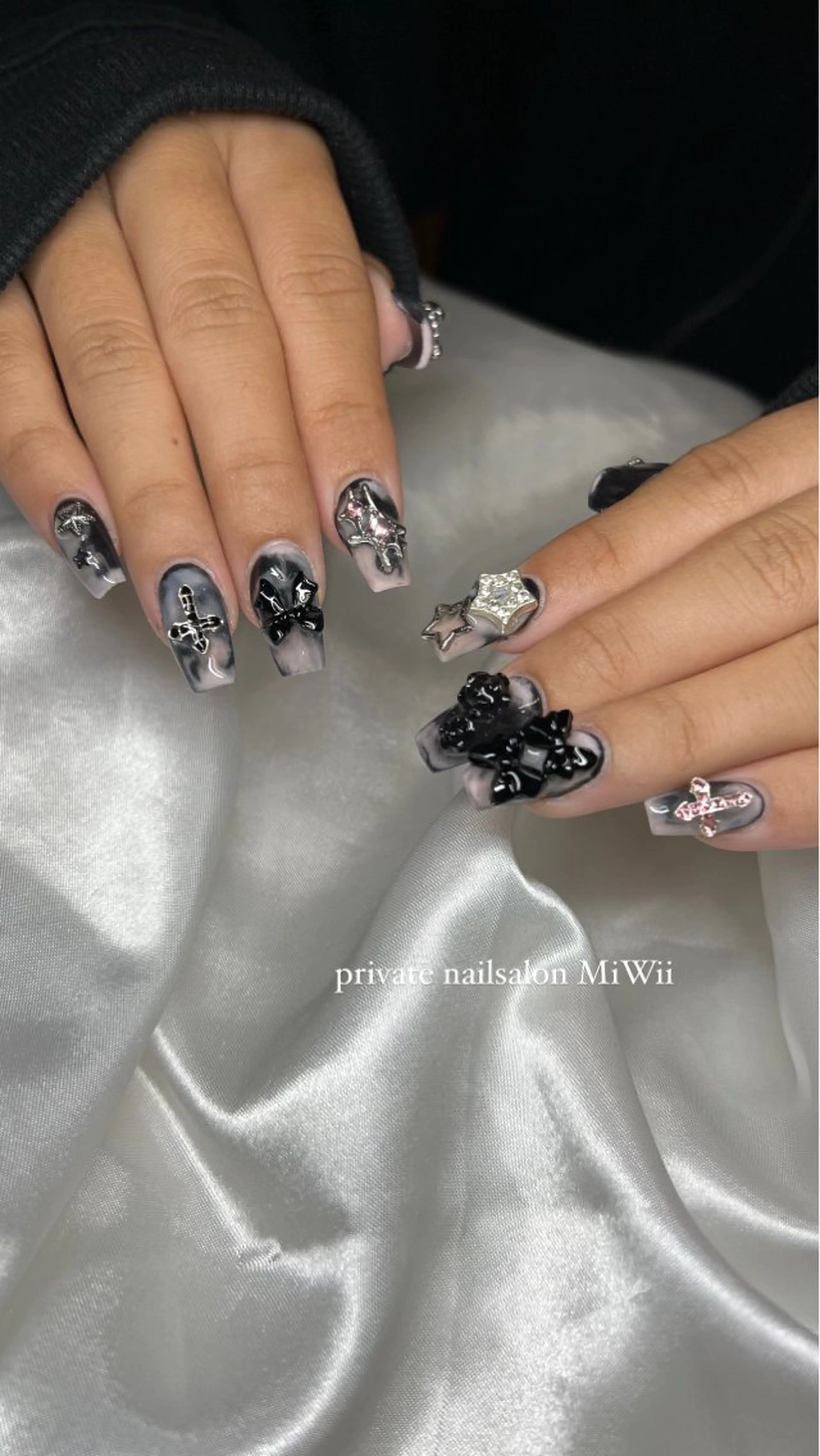 ネイル 𝐧𝐚𝐢𝐥 𝐌𝐢𝐖𝐢𝐢のネイルデザイン