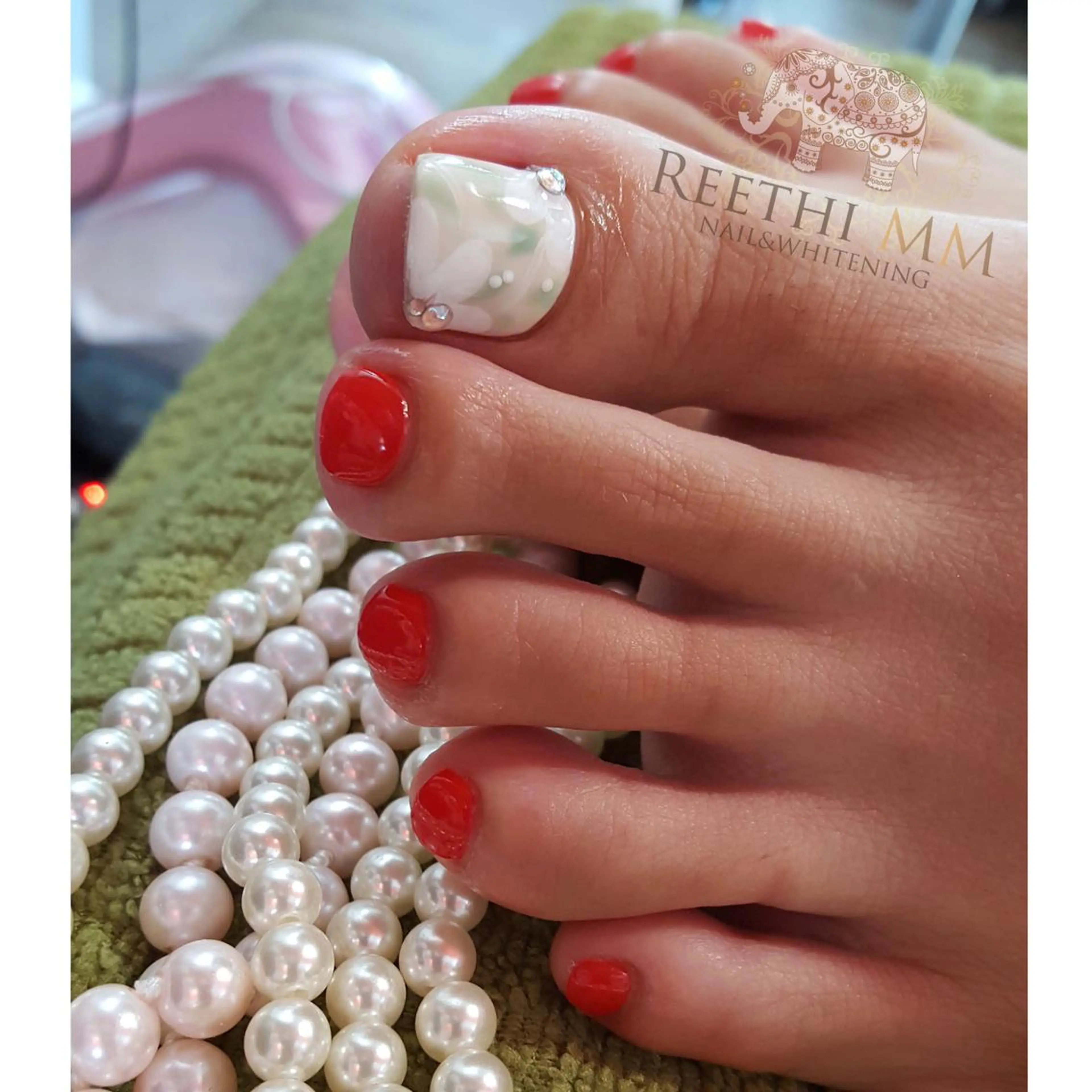 ネイル フットネイル ホワイト ネイリスト riiisaのネイルデザイン