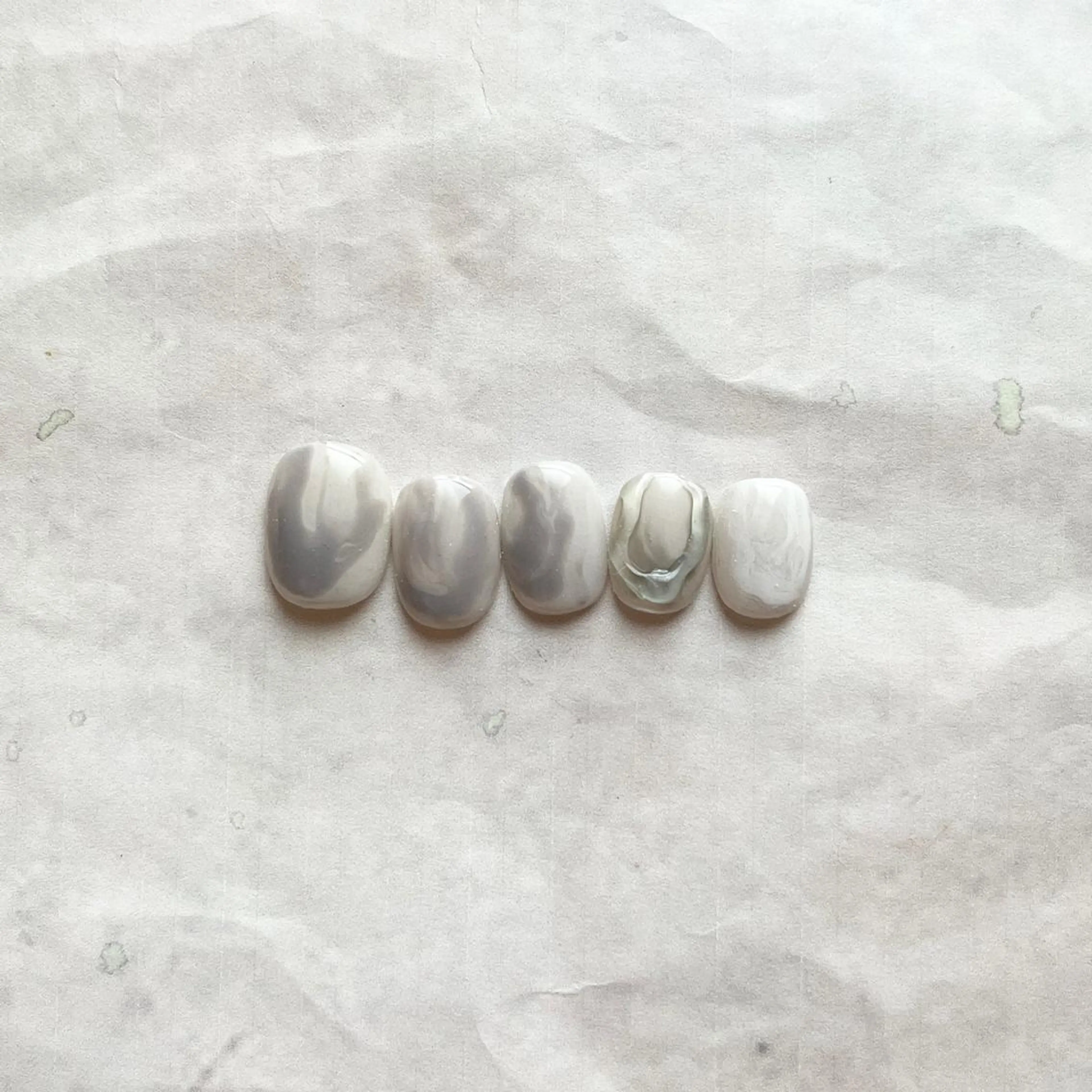 ネイル ニュアンスネイル ホワイト フリーランス¨̮⃝ ネイリストOKADAのネイルデザイン