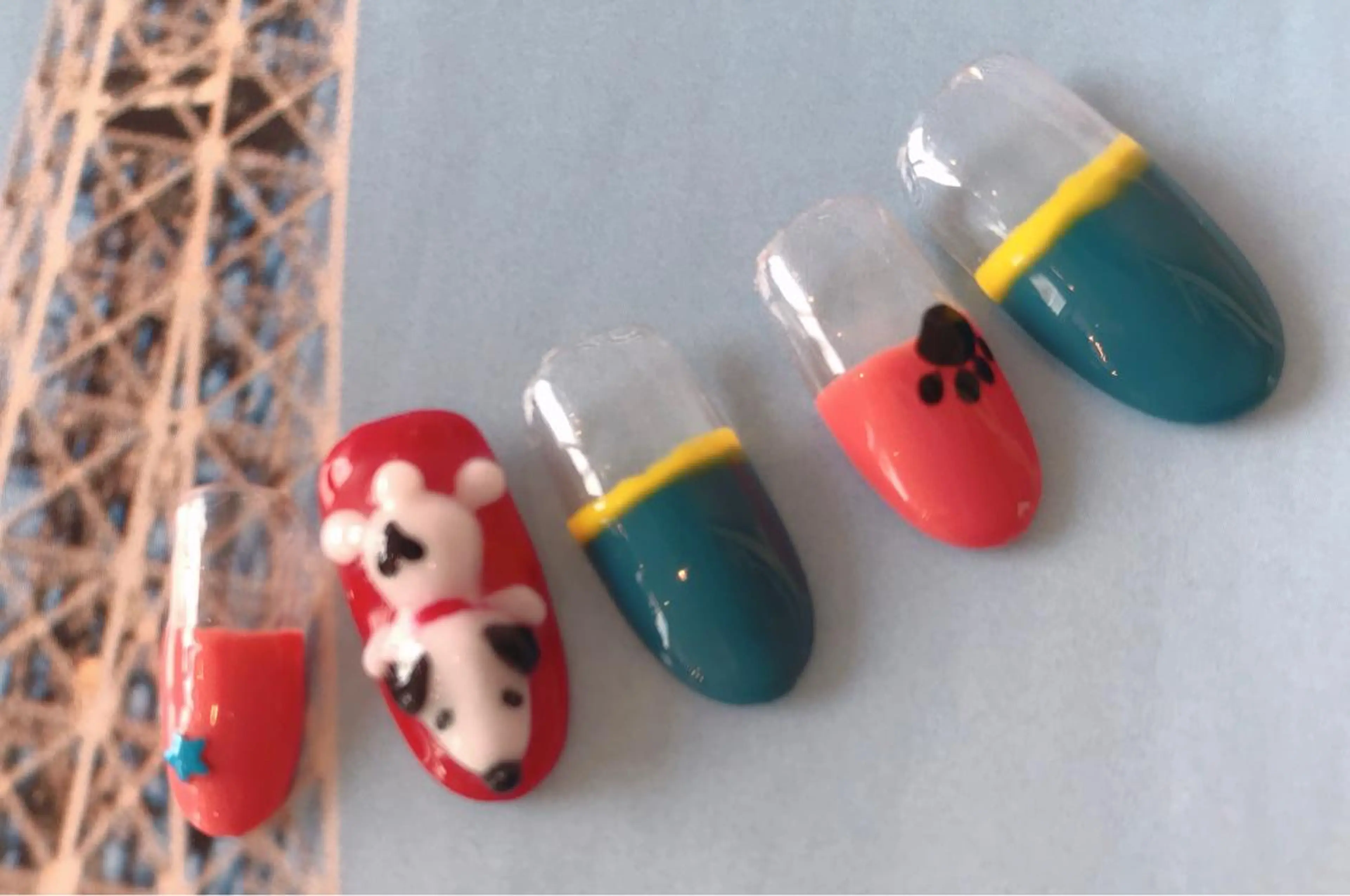 セミロング ネイル ネイル ティアラのネイルデザイン