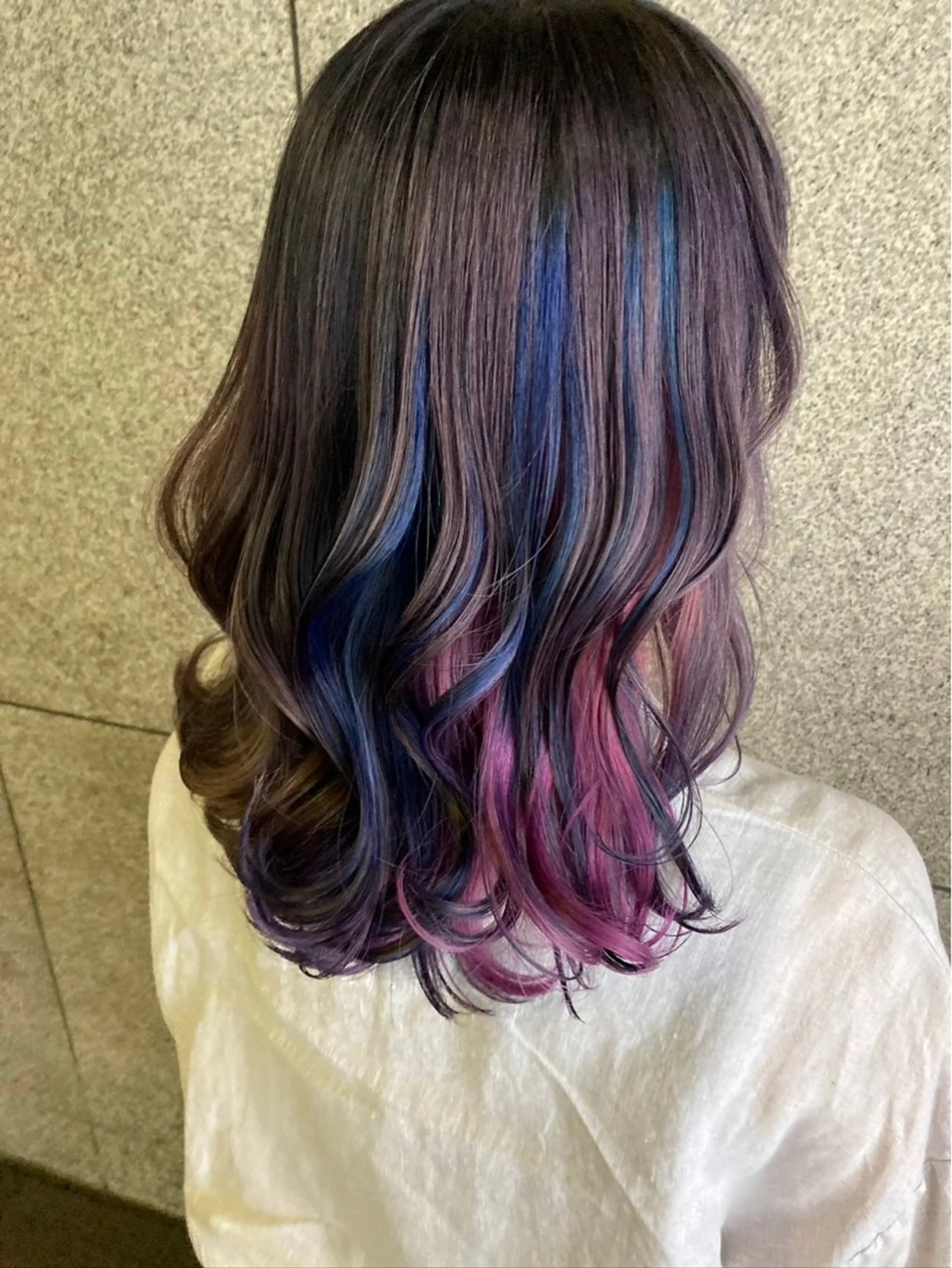 セミロング カラー デザインカラー インナーカラー ピンクカラー ヘアカラー トリートメント TIGRE大名所属・森岡 紗羽のヘアスタイル