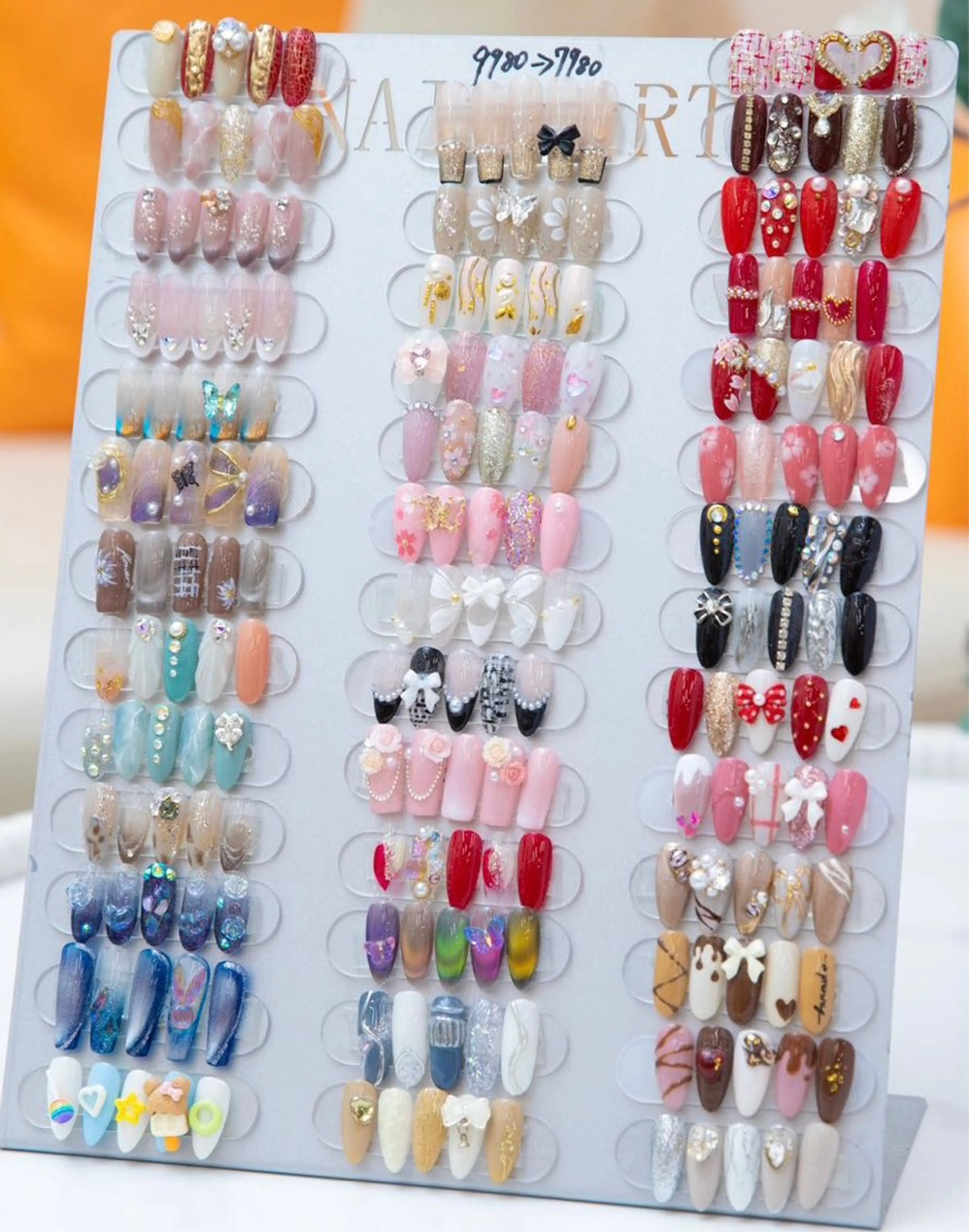 ネイル アートネイル チークネイル 長さ出し ジェルネイル マグネットネイル ハンドネイル ハンドケア Lucky nail  小林和希のネイルデザイン