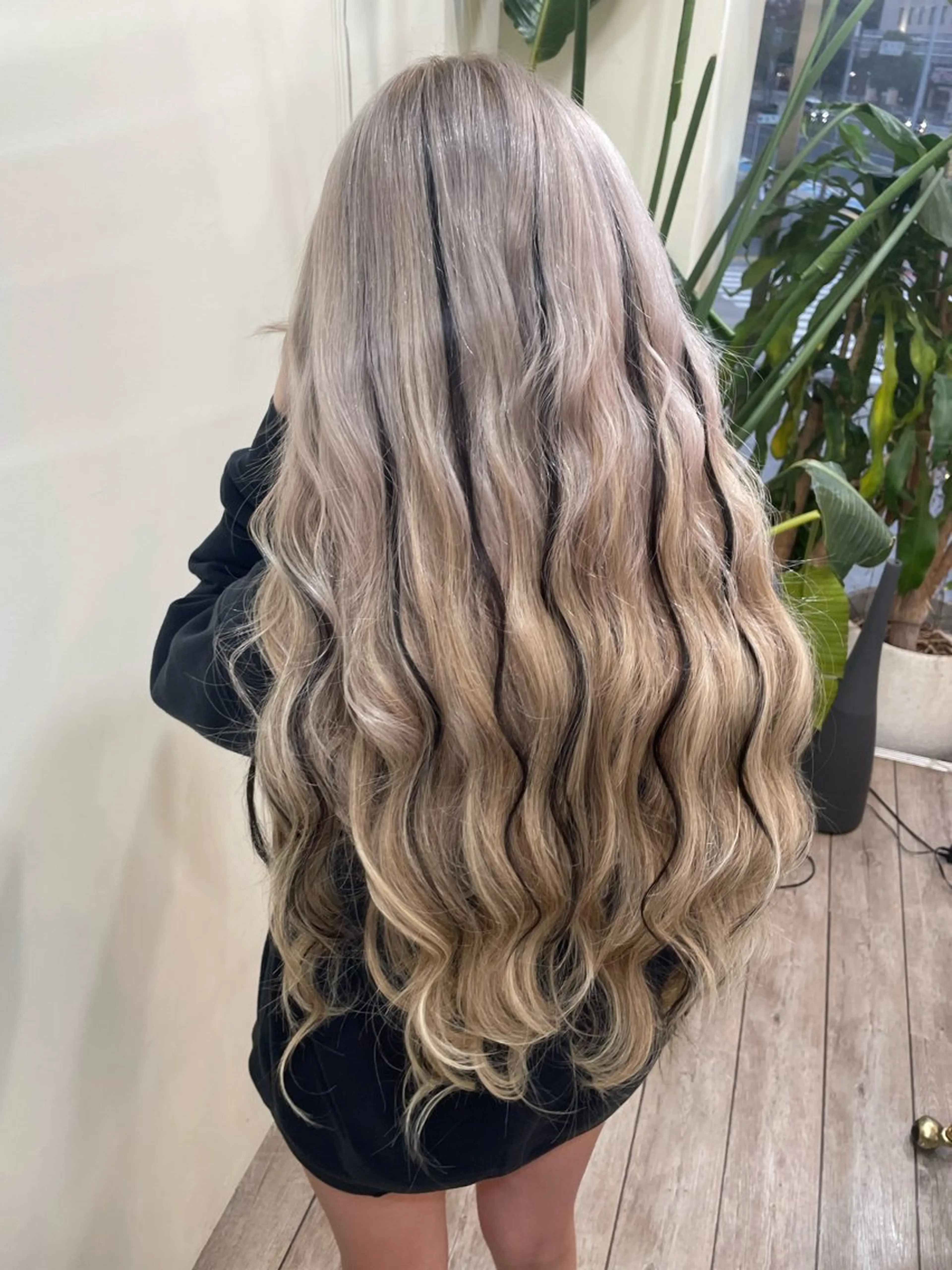 ロング カラー 編み込みエクステ シールエクステ ブリーチ ハイトーンカラー メッシュ ヘアカラー エクステ WEST OLAND加藤圭介のヘアスタイル