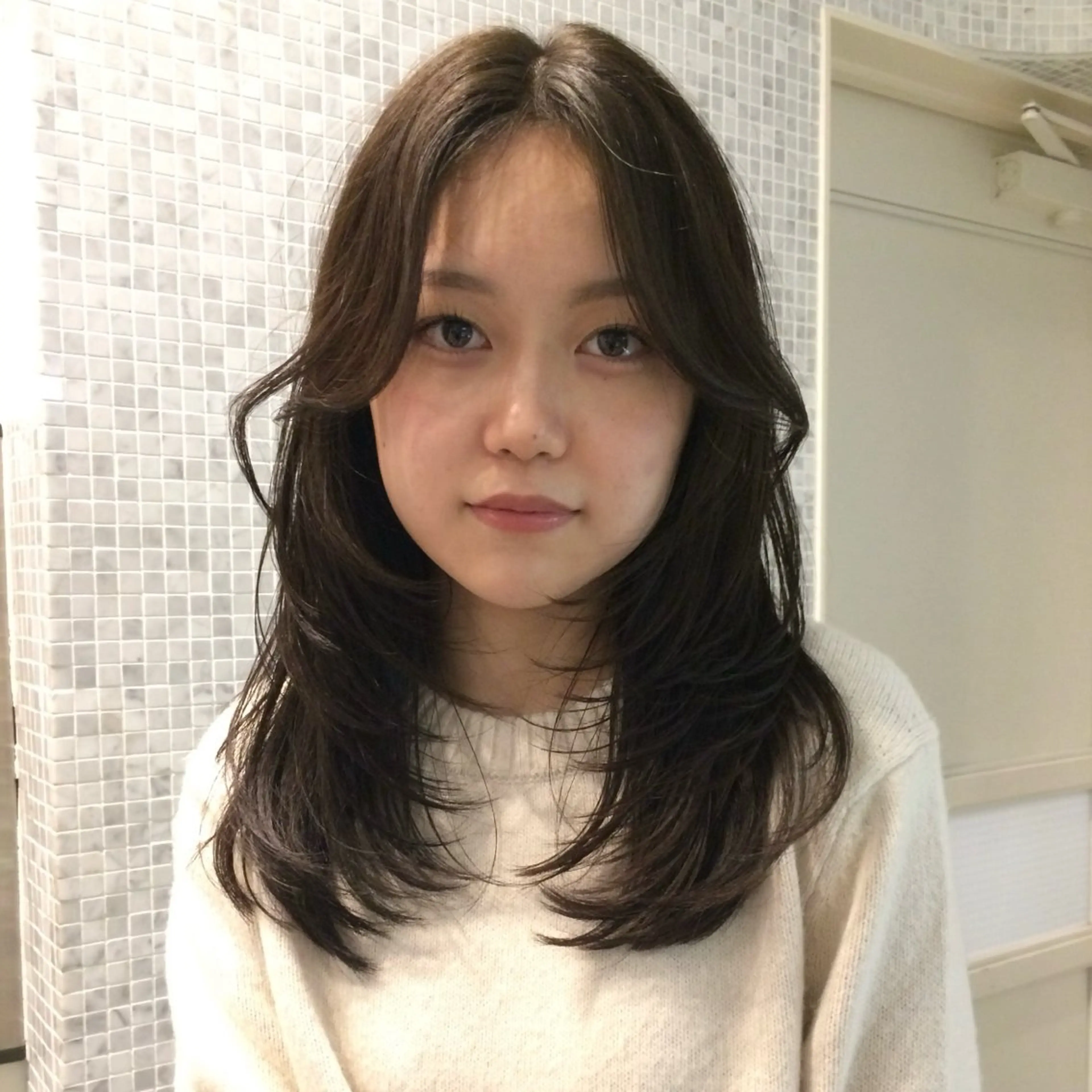 セミロング カット 大久保 桃夏のヘアスタイル