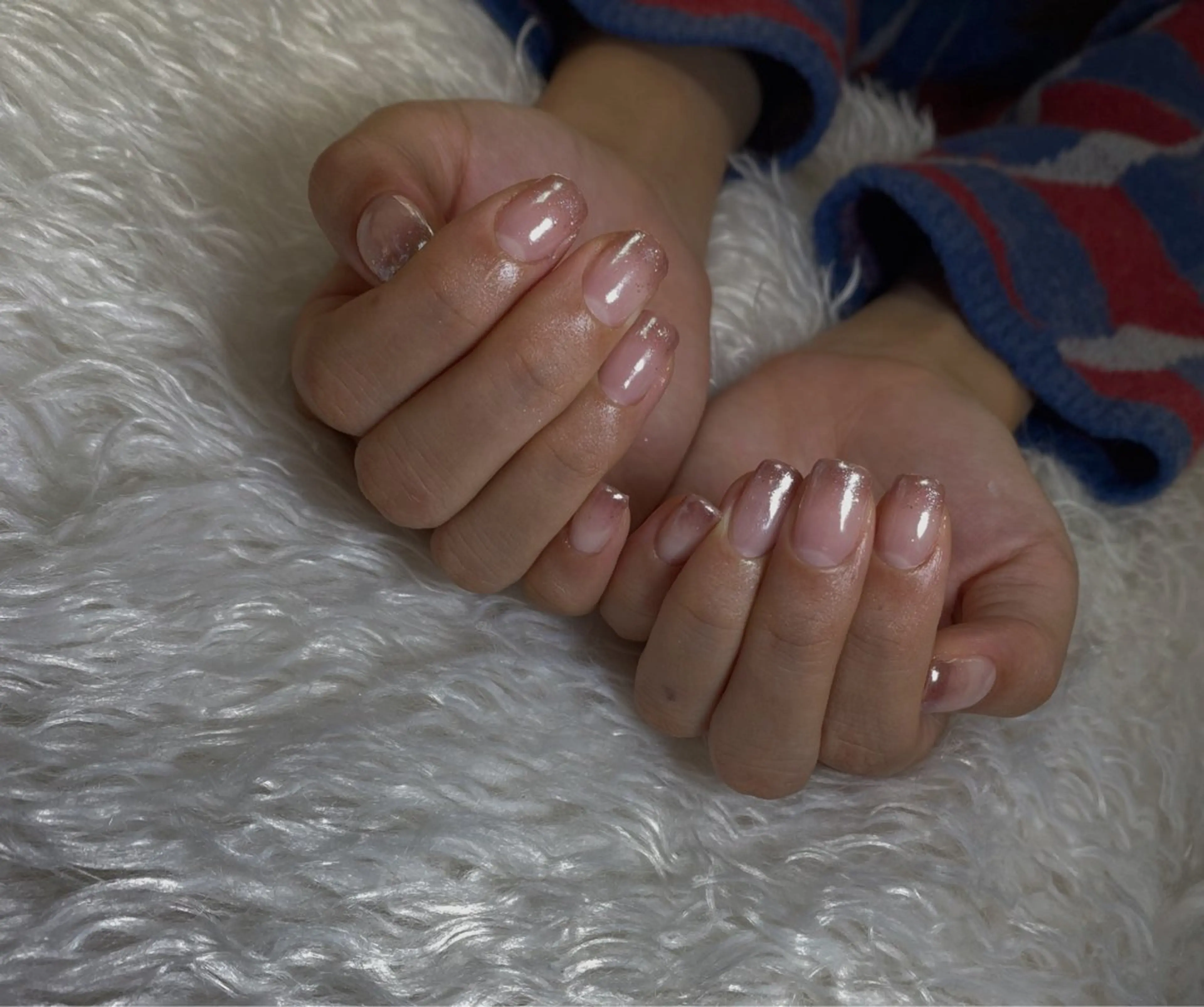 ネイル ミラーネイル n o q r m. n a c h iのネイルデザイン