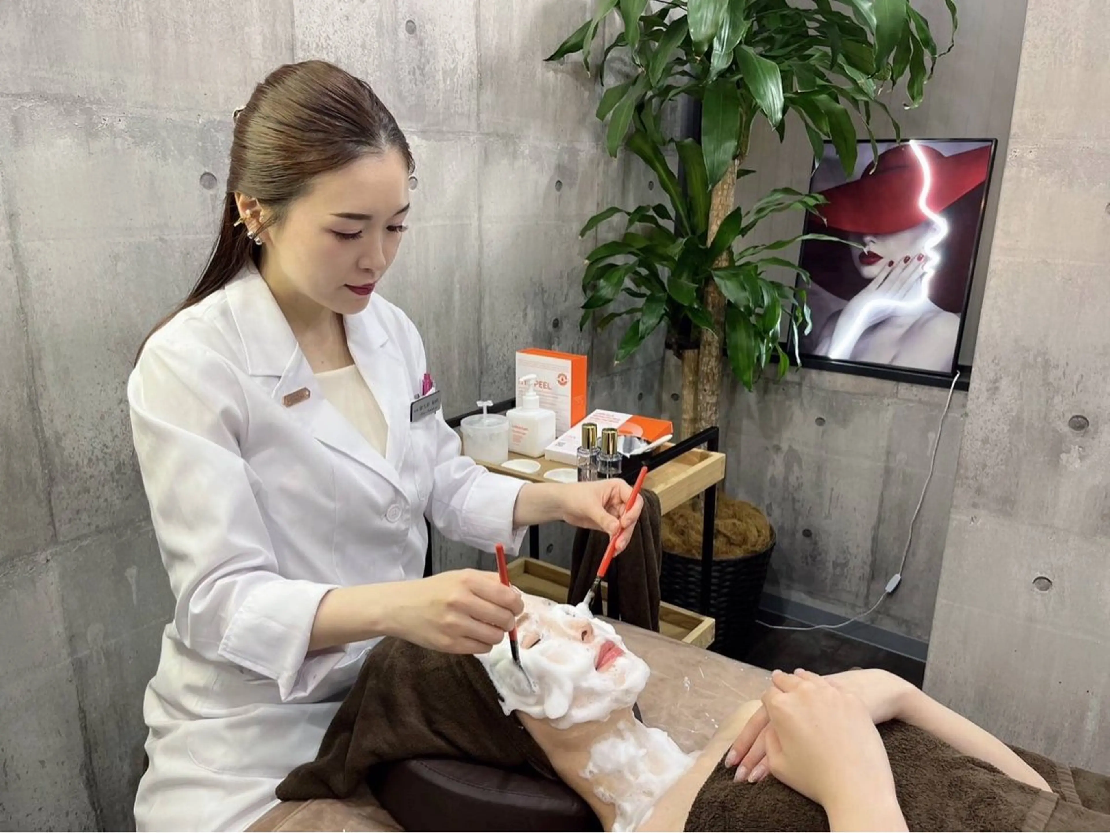 内側から輝く水光肌【LHAララピールライト】全顔の写真