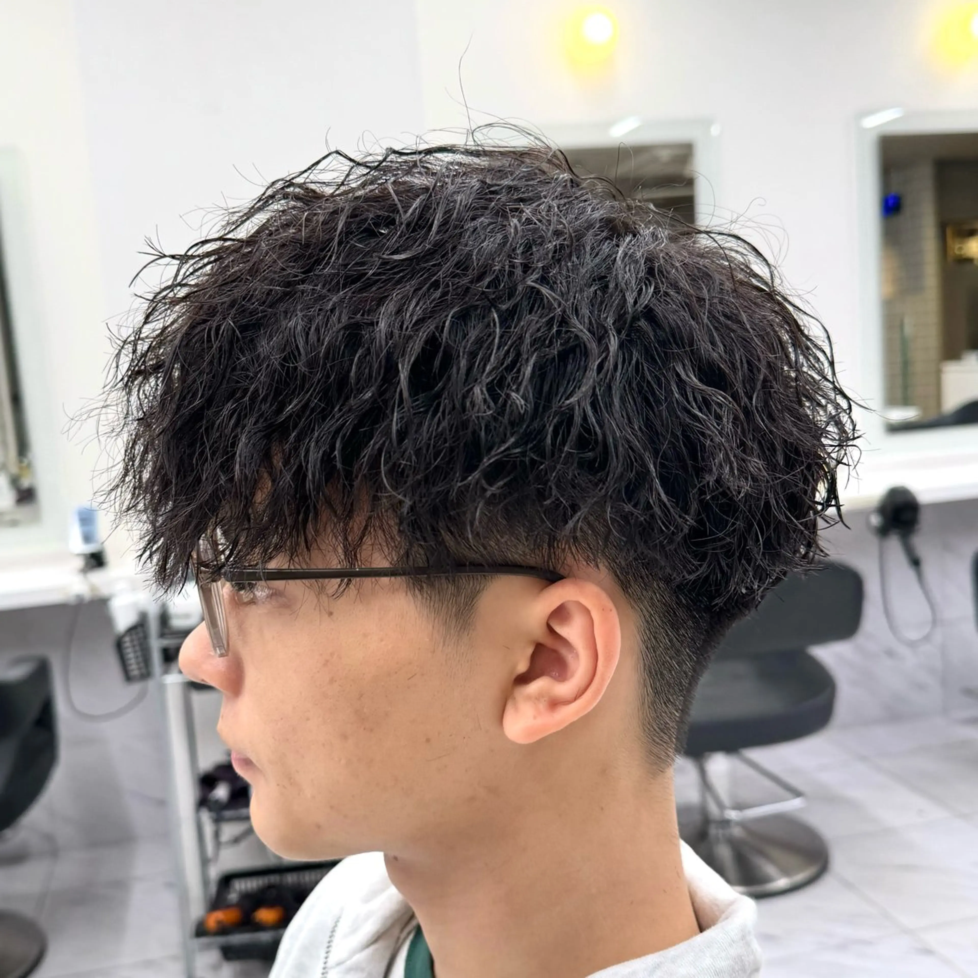 ショート パーマ ヘアアレンジ メンズ メンズパーマ 顔まわりカット の達人のヘアスタイル