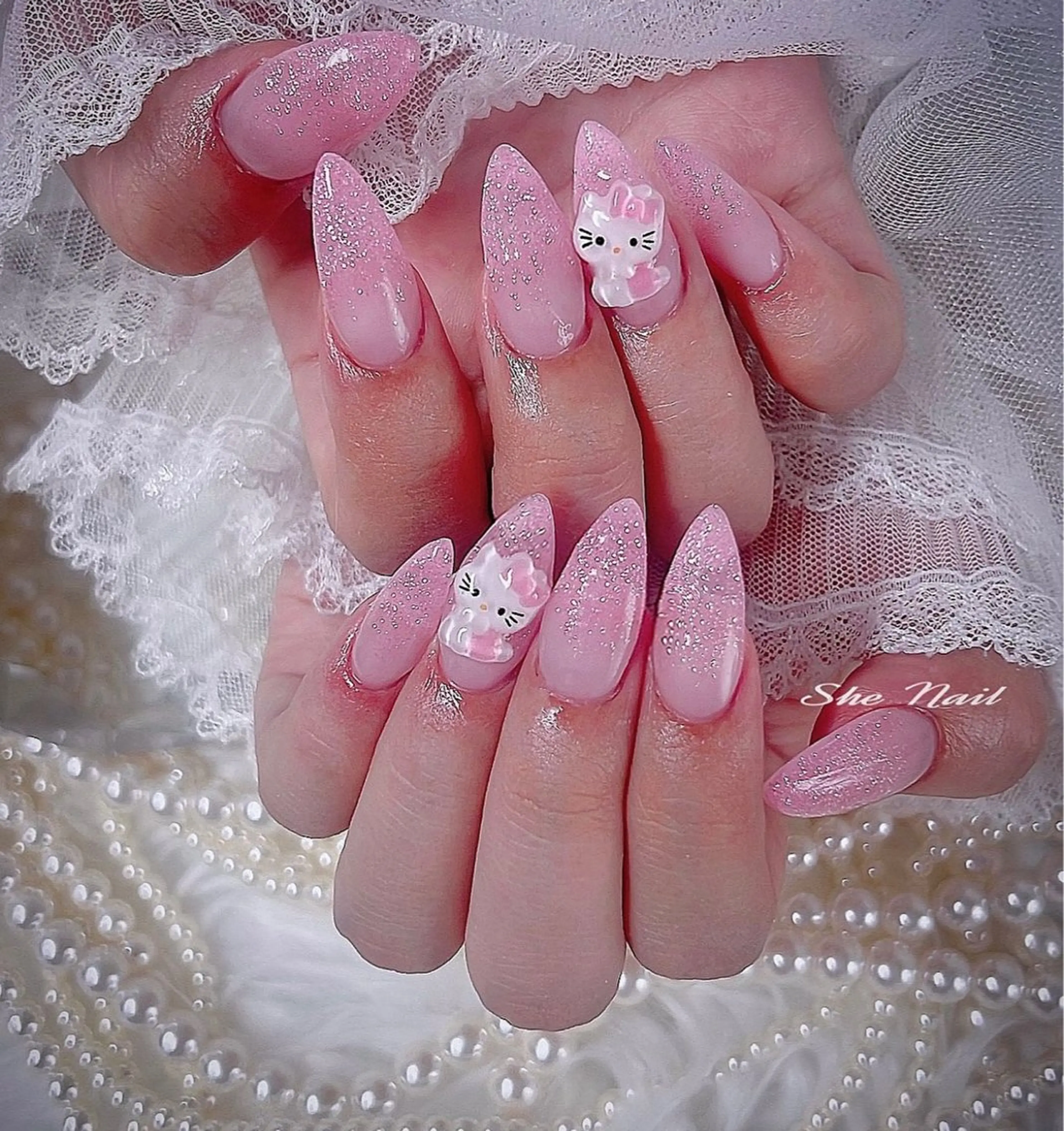 ネイル チークネイル 長さ出し フラッシュネイル グラデーション ラメ(グリッター) ハンドネイル She   Nail所属・ISA_ BELLAのネイルデザイン