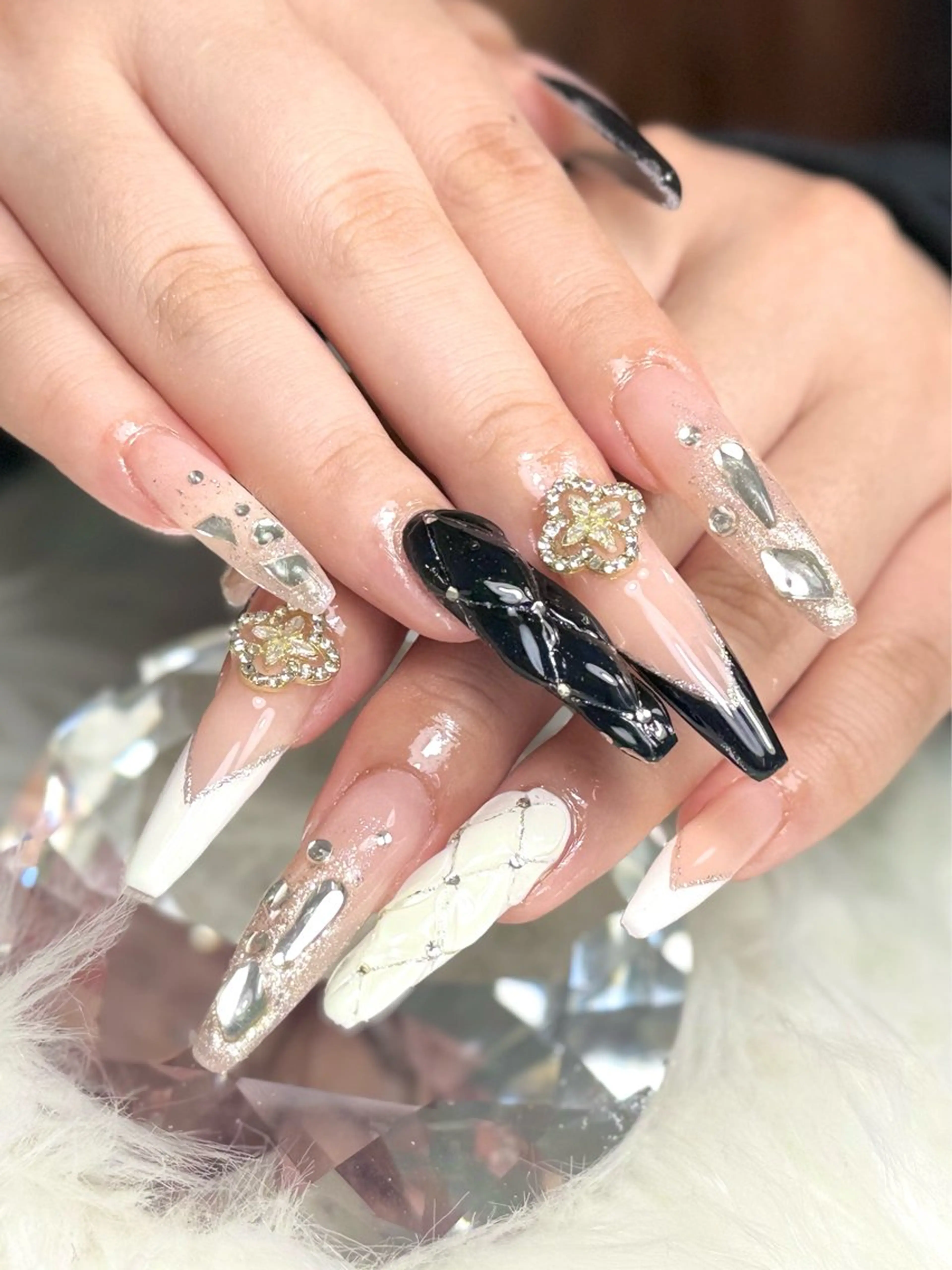 ネイル ハンドネイル ルシイ🎀新宿長さ 出しパーツ専門店のネイルデザイン