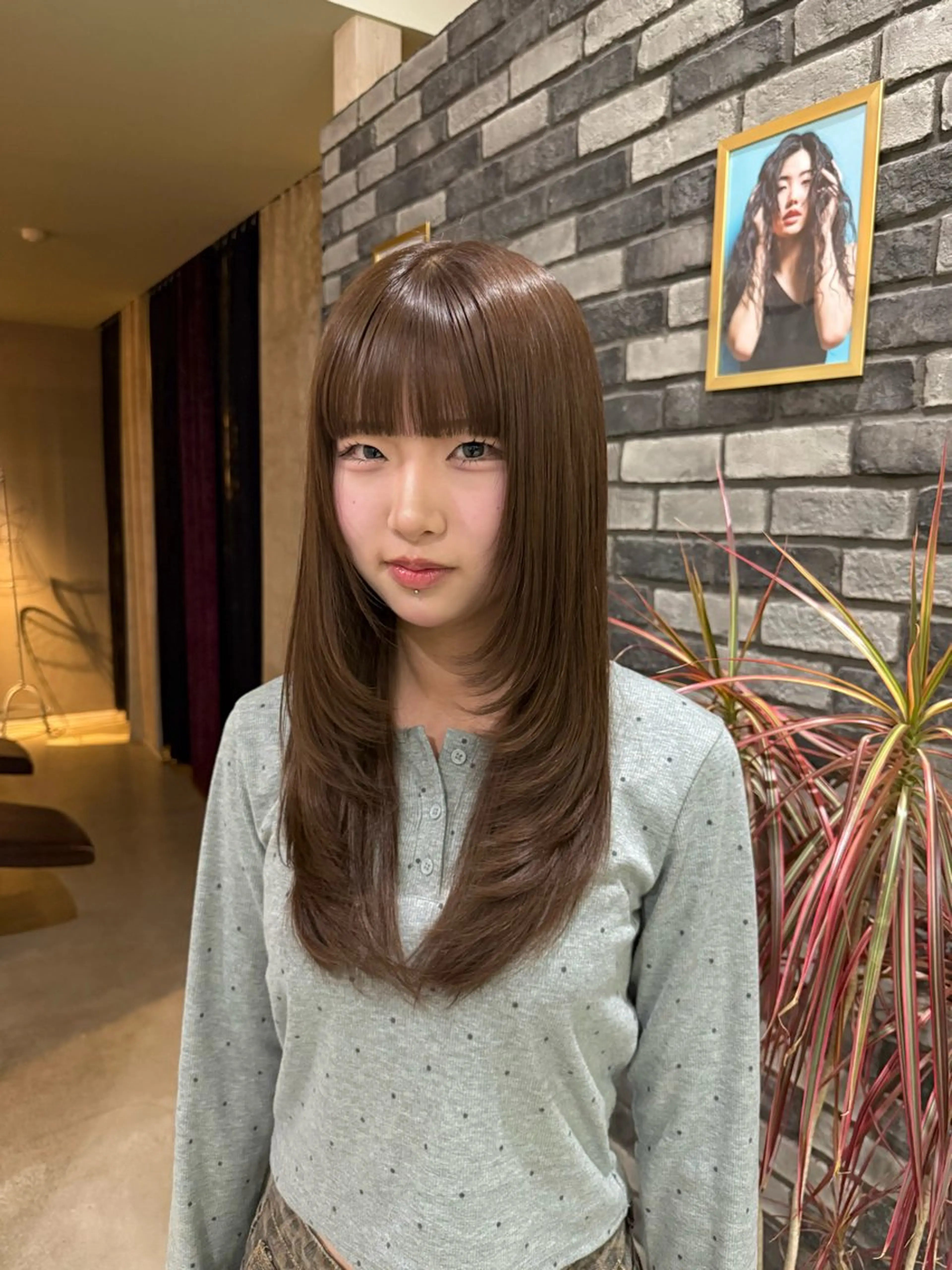 ロング カラー ベージュカラー 透明感カラー ヘーゼル 顔まわりレイヤー レイヤーカット カット ヘアカラー ヴァンキャトル所属・芳賀 風斗のヘアスタイル