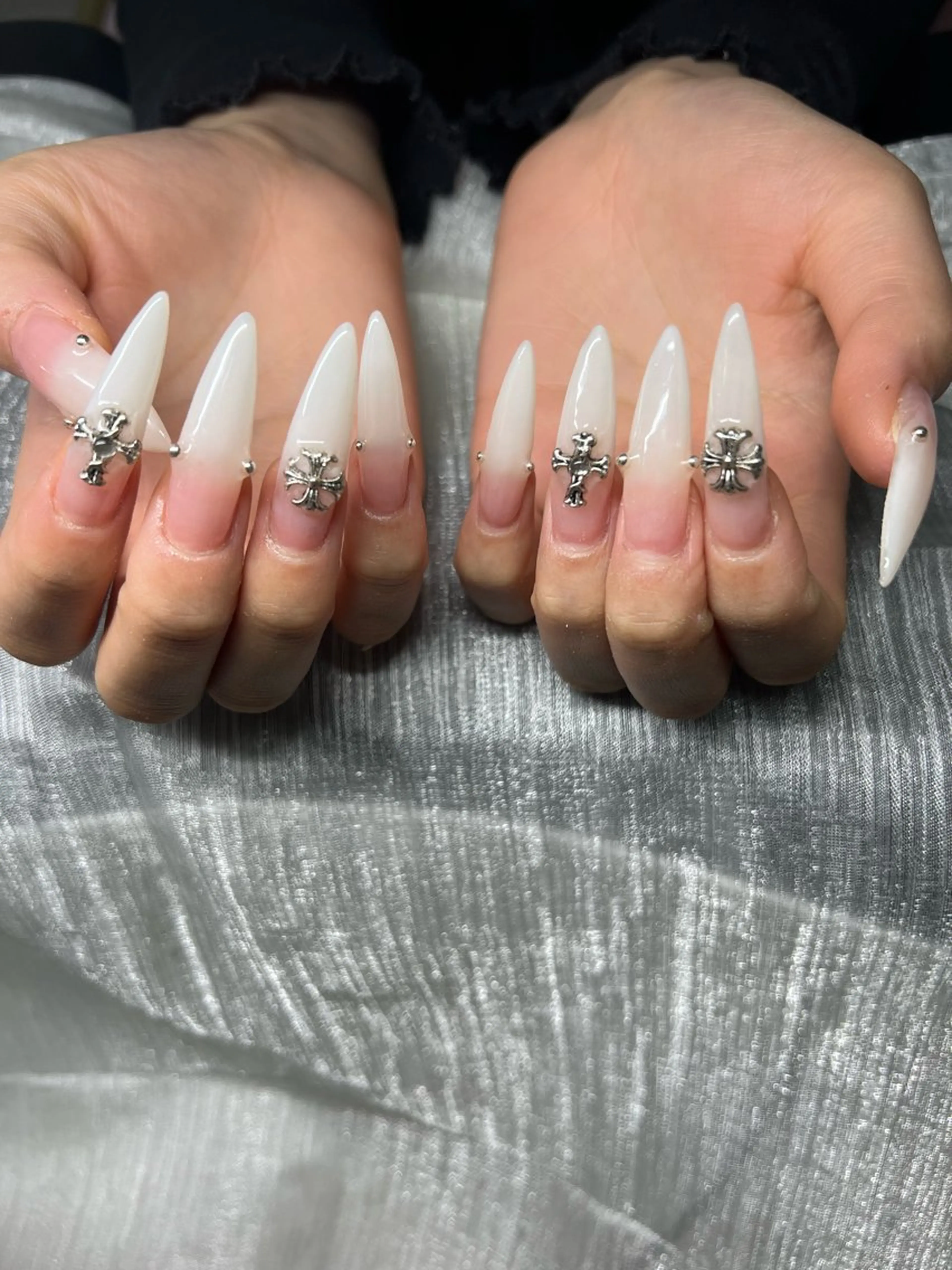 ネイル オーロラネイル チークネイル 長さ出し フットネイル フレンチネイル ハンドネイル Lee Nailsのネイルデザイン