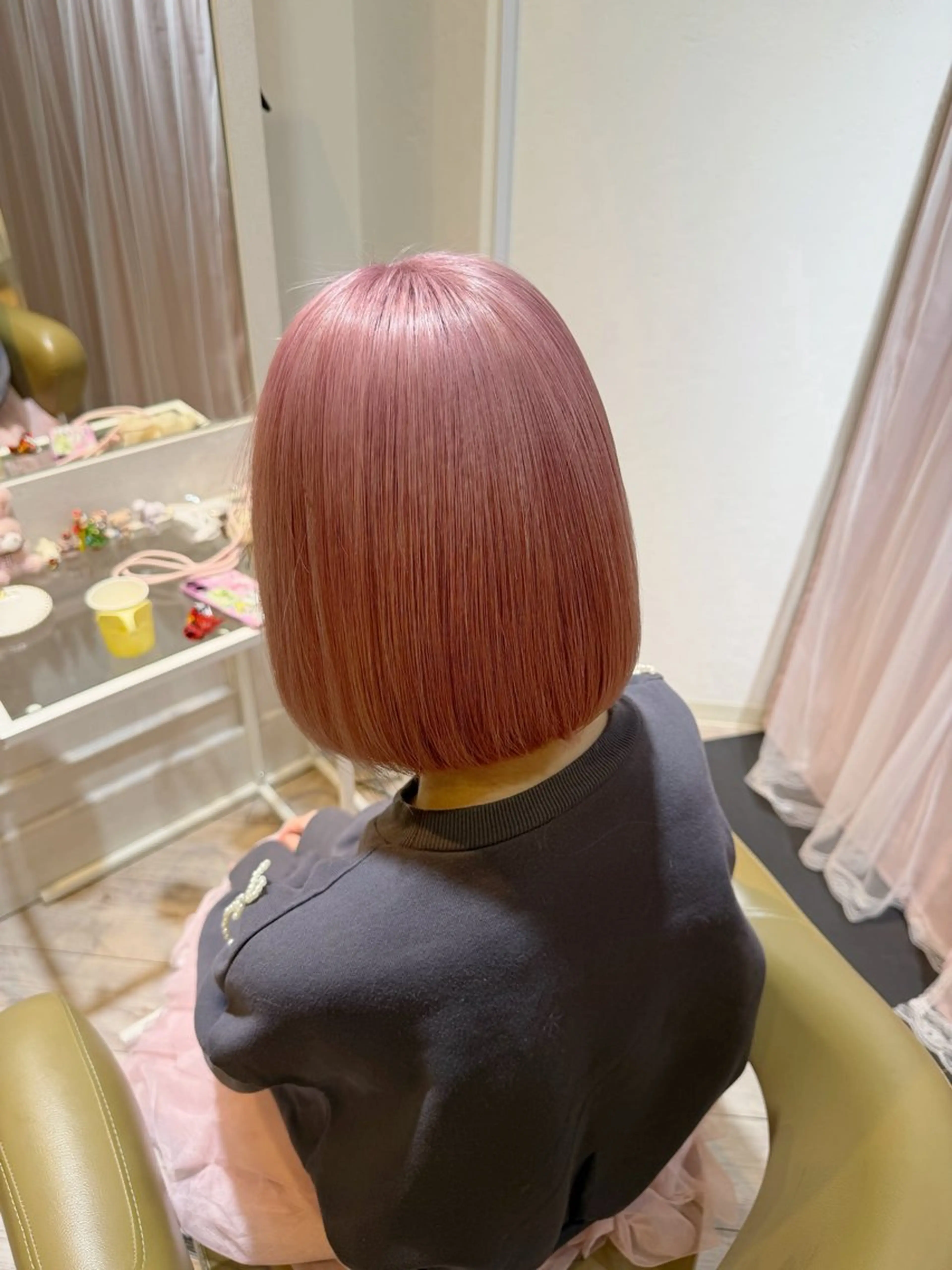 ショート カラー ピンクカラー ホワイトピンク ヘアカラー ハイトーン/アレンジ かなで⊹ ࣪ ˖⟡のヘアスタイル