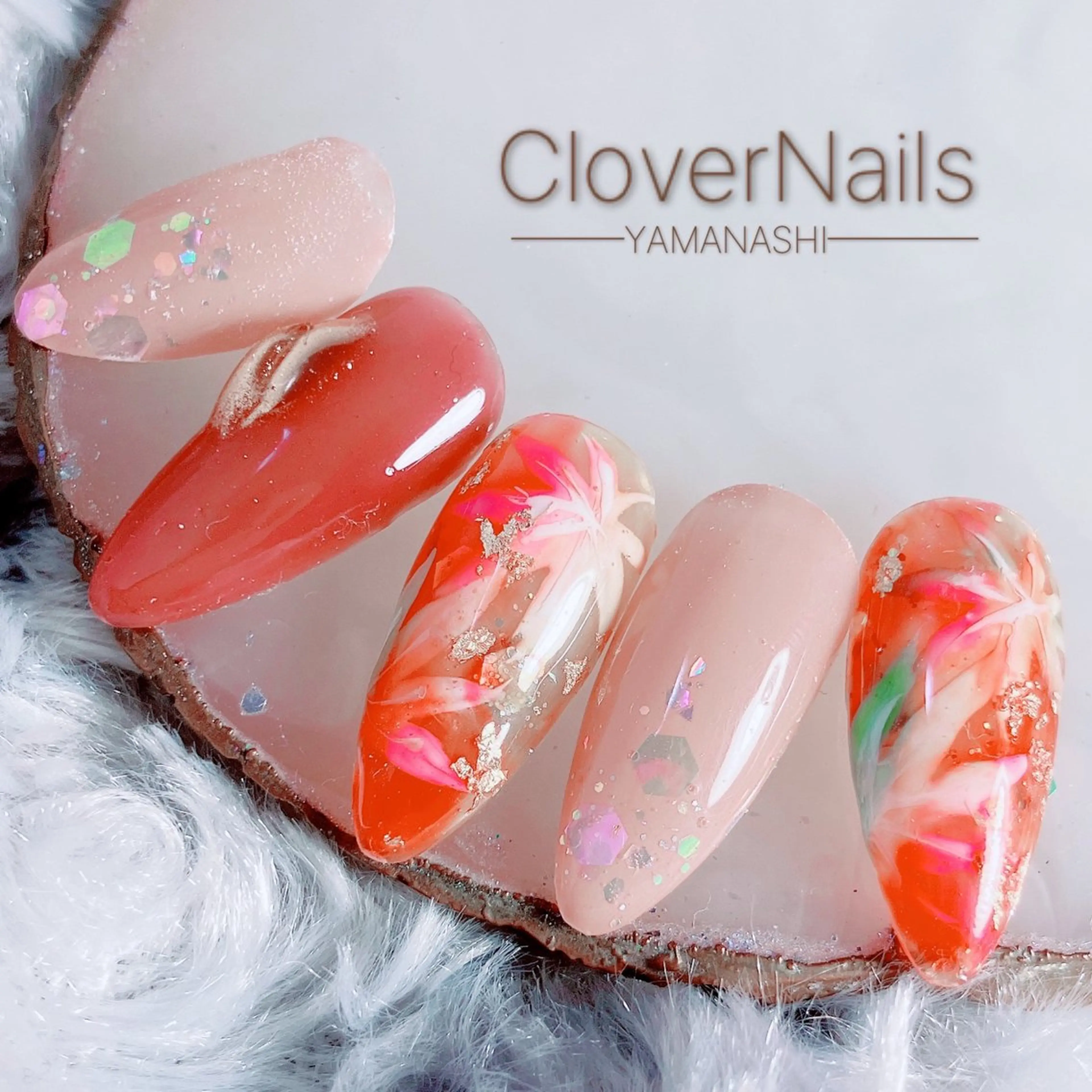 ネイル アートネイル ラメ(グリッター) ニュアンスネイル オレンジ 赤色 ハンドネイル 自宅ネイルサロン クロバーネイルのネイルデザイン