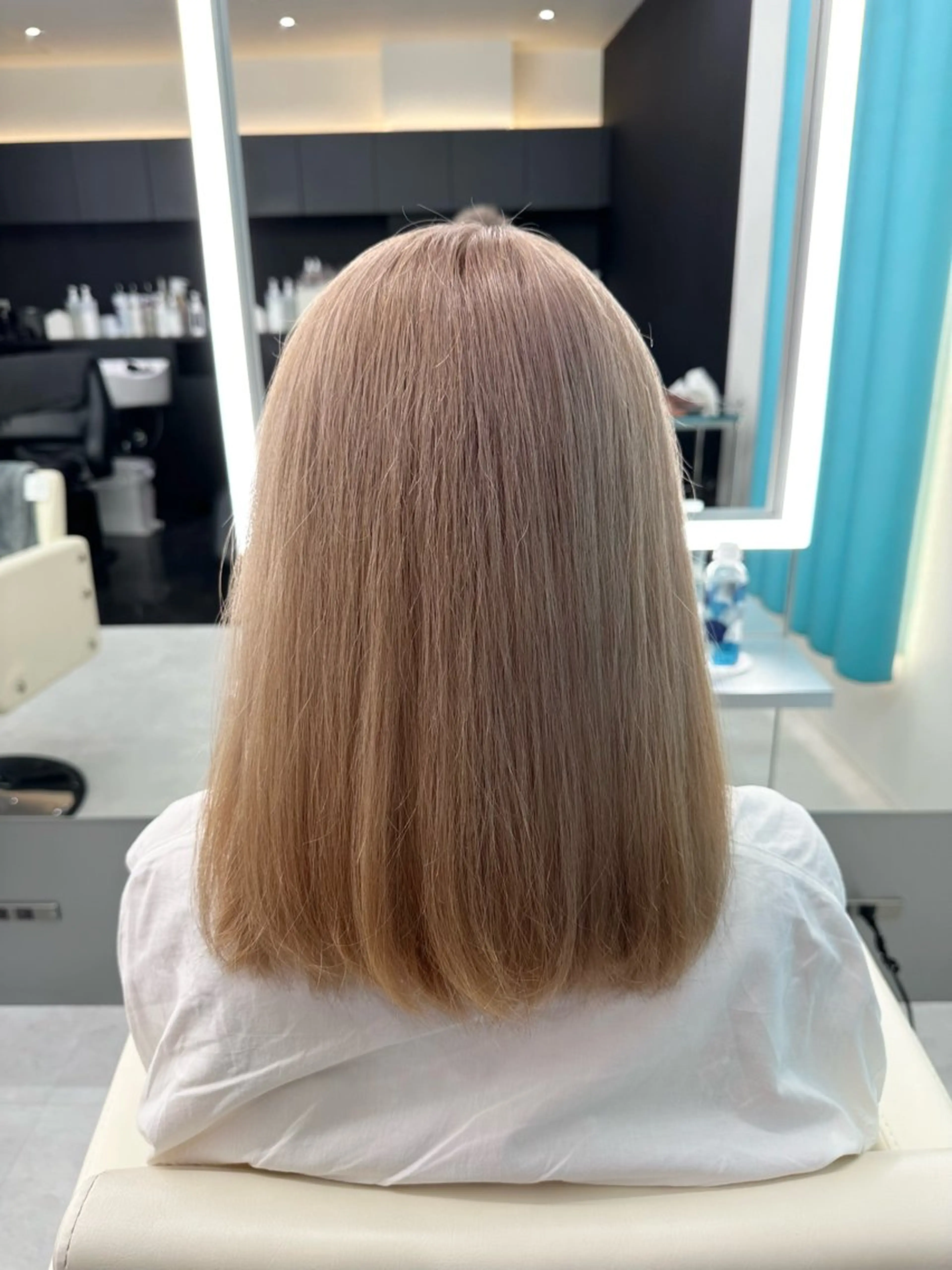 セミロング ヘアカラー TACE RIKUのヘアスタイル